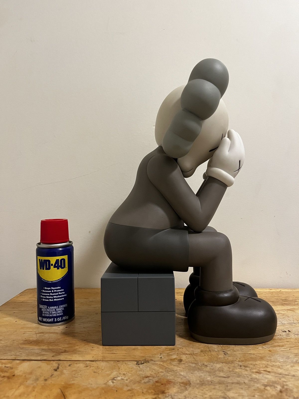 Kaws × Original Fake KAWS Passing Through Companion (Grey) No Box 100% Authentic Size ONE SIZE - 5 Thumbnail