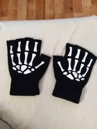 Japanese Brand Horror Half Finger Skull Skeleton Gloves Size ONE SIZE - 8 Thumbnail