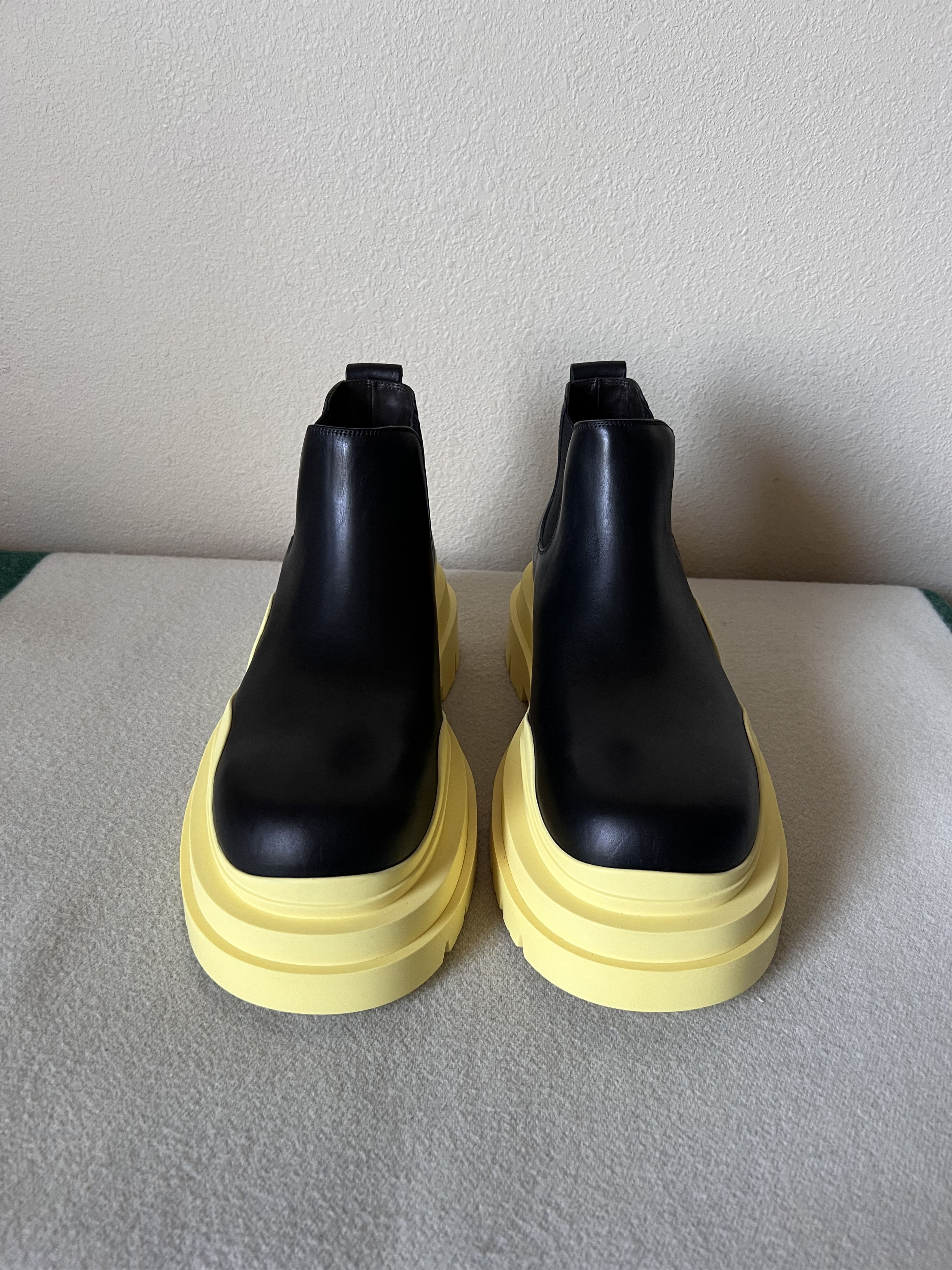 Bottega Veneta Bottega Veneta Tire Ankle Chelsea Boot in Black Lemon Size US 9.5 / EU 42-43 - 4 Thumbnail