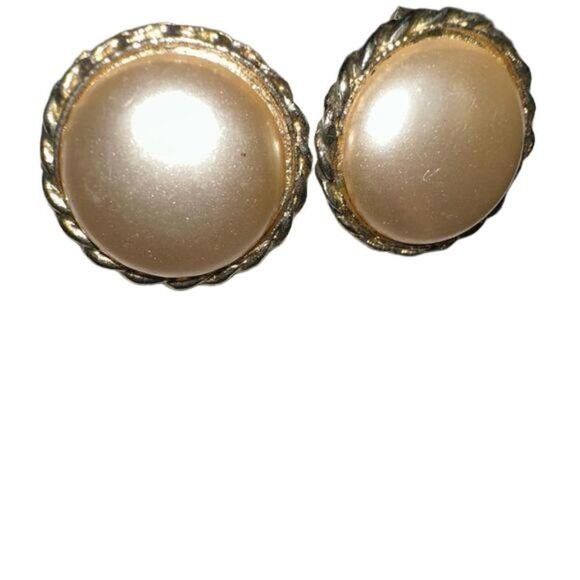 Vintage Vintage Faux Pearl Clip-On Earrings With Gold-Tone Setting f Size ONE SIZE - 2 Thumbnail