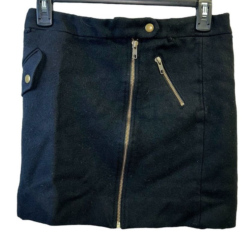 J.Crew J Crew Black Zip Front Pocketed Mini Skirt Size 0 Size 25" / US 0 / IT 36 - 1 Thumbnail