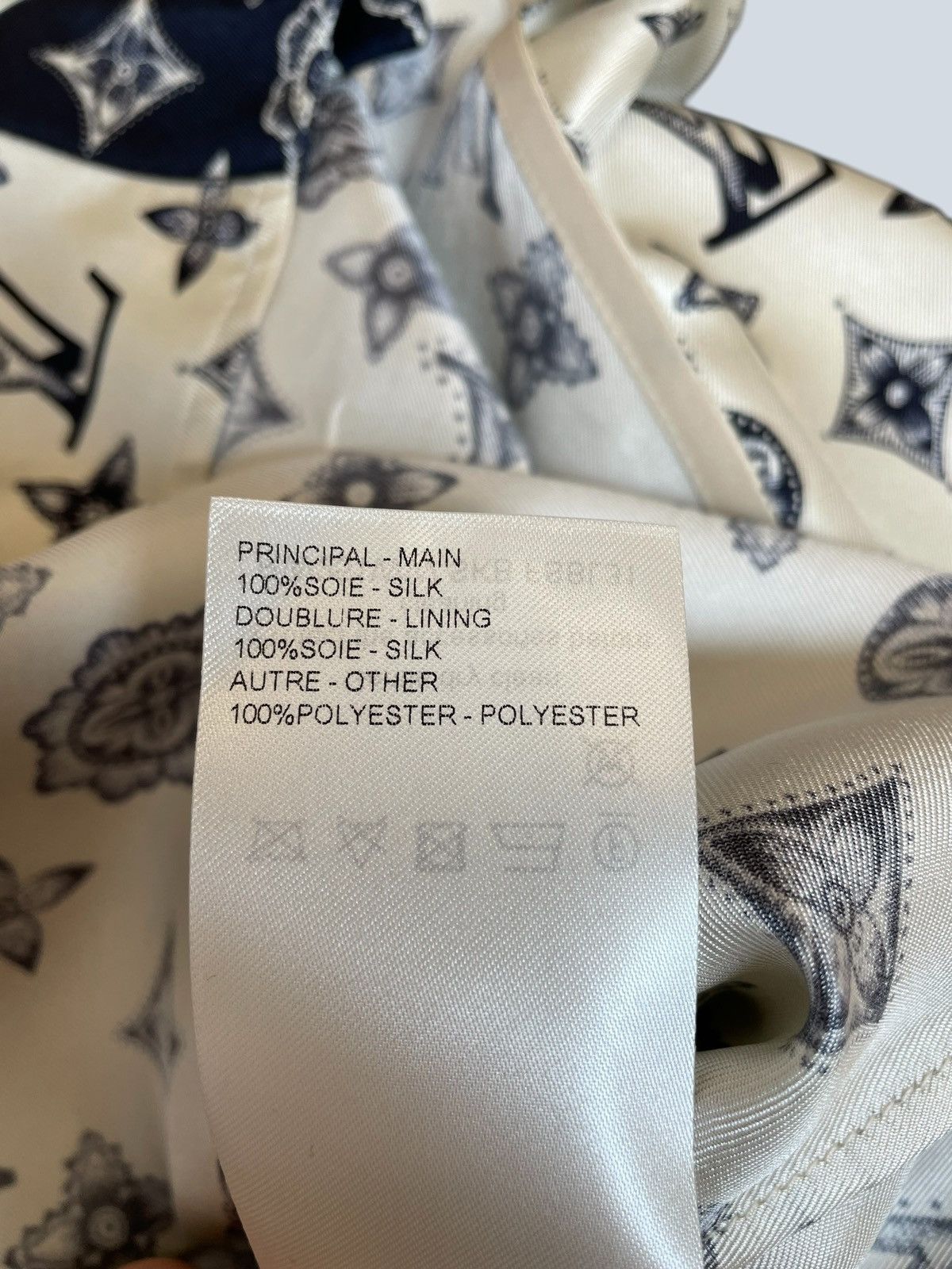 Louis Vuitton Louis Vuitton Monogram silk twill shirt, 38fr. Size S / US 4 / IT 40 - 10 Thumbnail