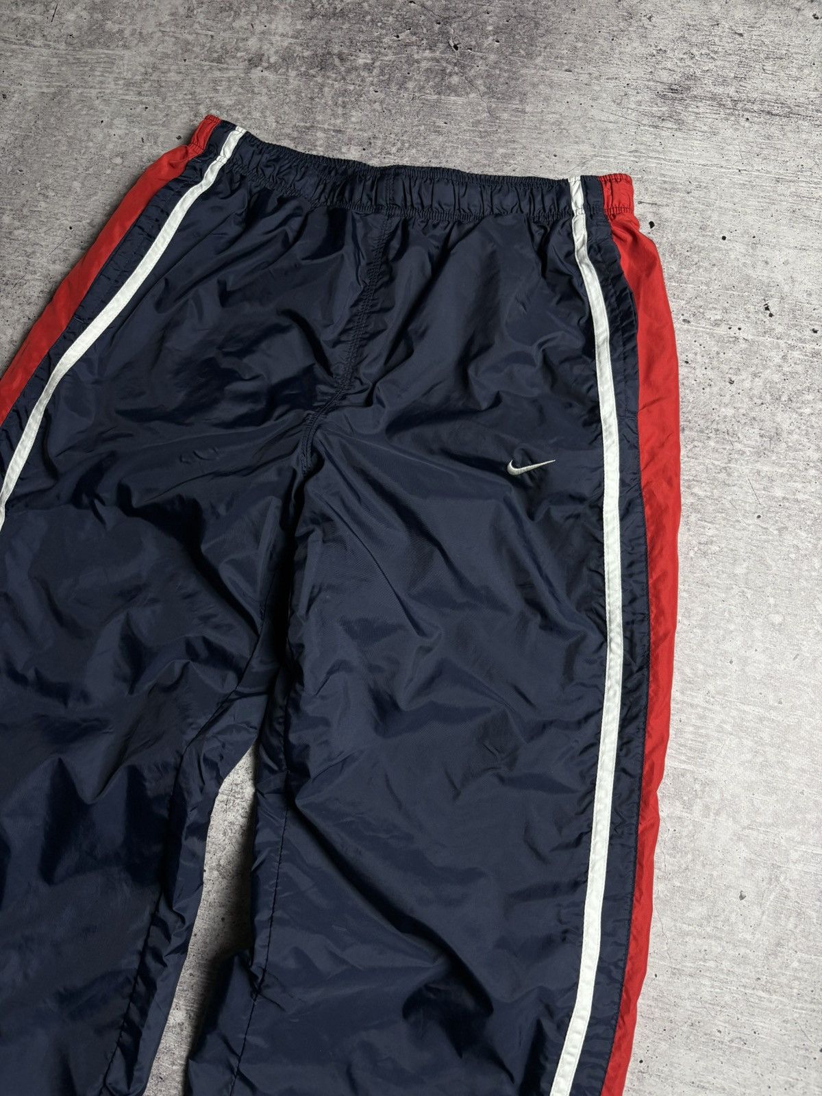 Nike Nike Vintage Nylon Sweatpants Size US 34 / EU 50 - 2 Thumbnail