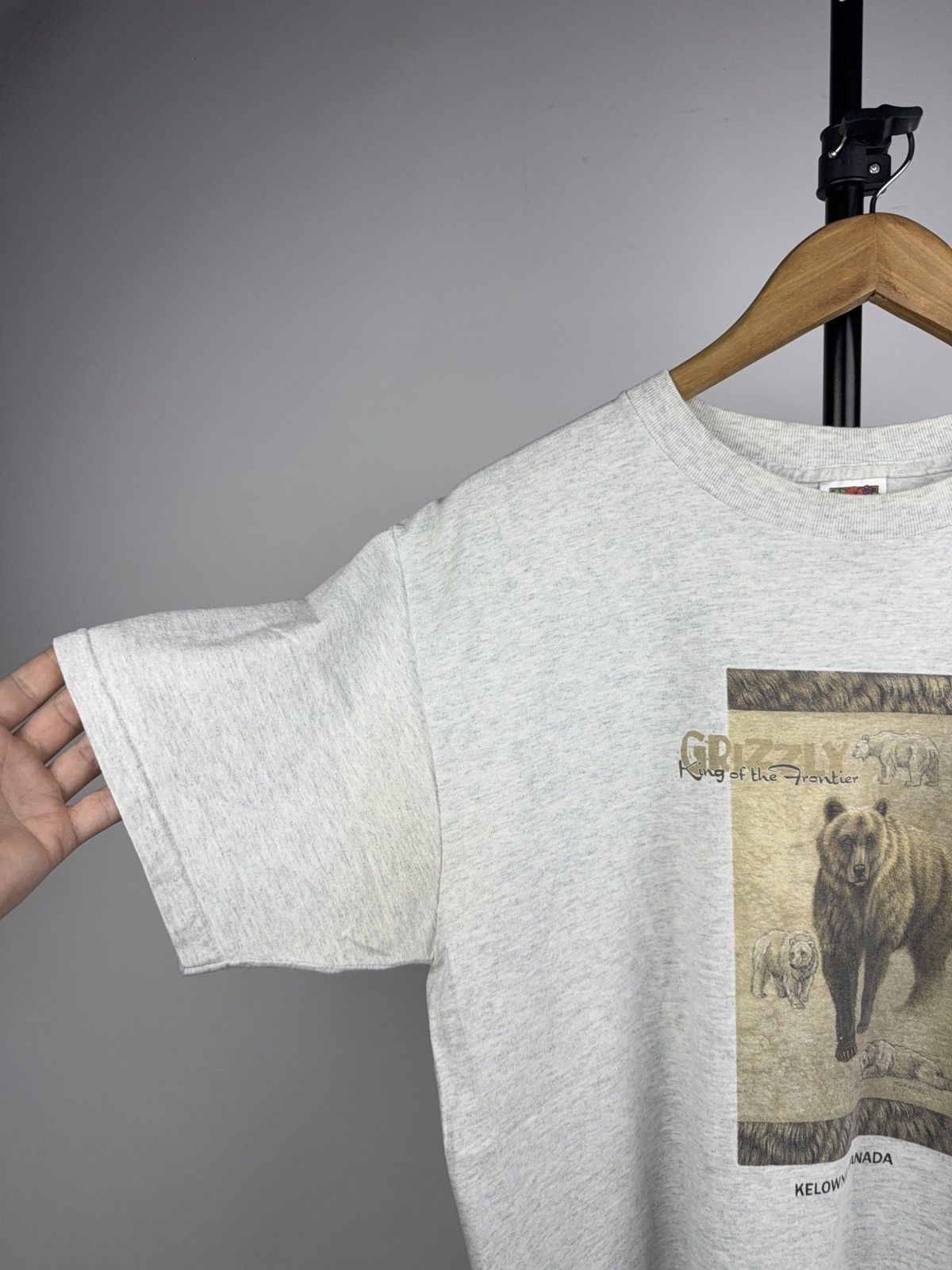 Vintage Vintage 90s Grizzly Bear Kelowna Canada Wildlife T-Shirt Size US L / EU 52-54 / 3 - 6 Thumbnail