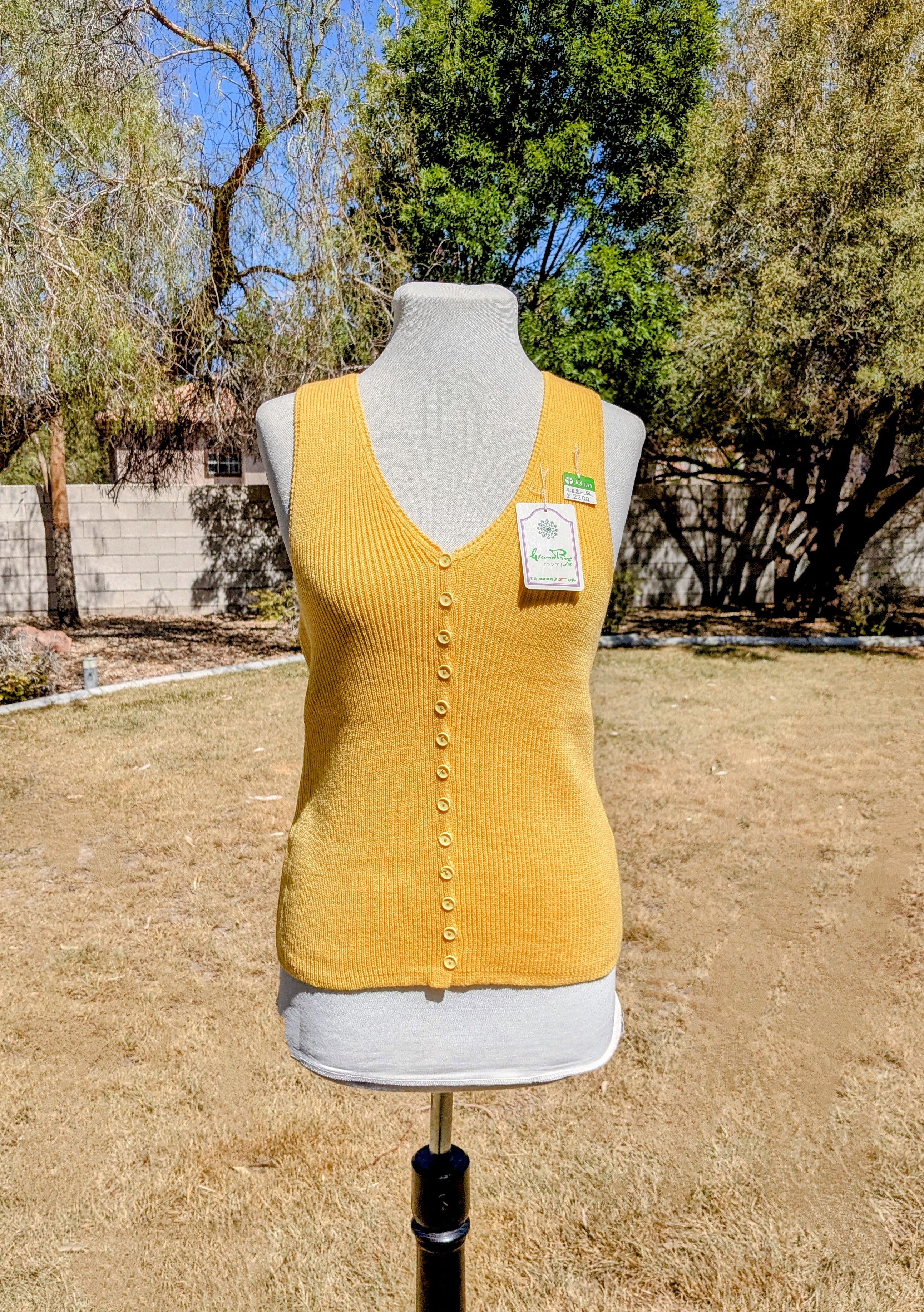 Vintage 1960s Grand Prix Fuji Tokyo Cable Knit Yellow Petite Vest Size L / US 10 / IT 46 - 1 Thumbnail