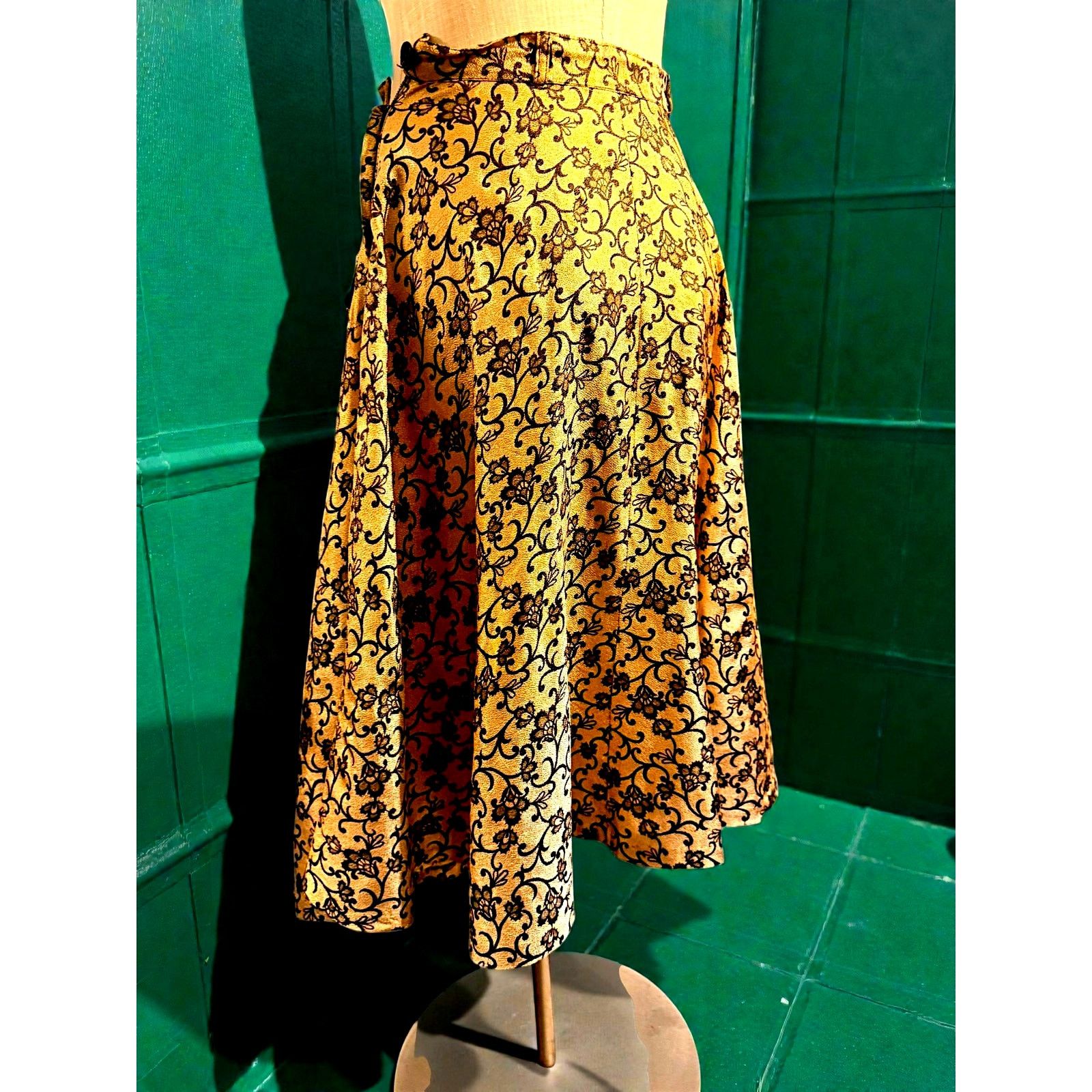 Vintage 60s Mid Century Chic Gold Lamé A-Line Skirt Black Brocade Size 27" / US 4 / IT 40 - 10 Thumbnail