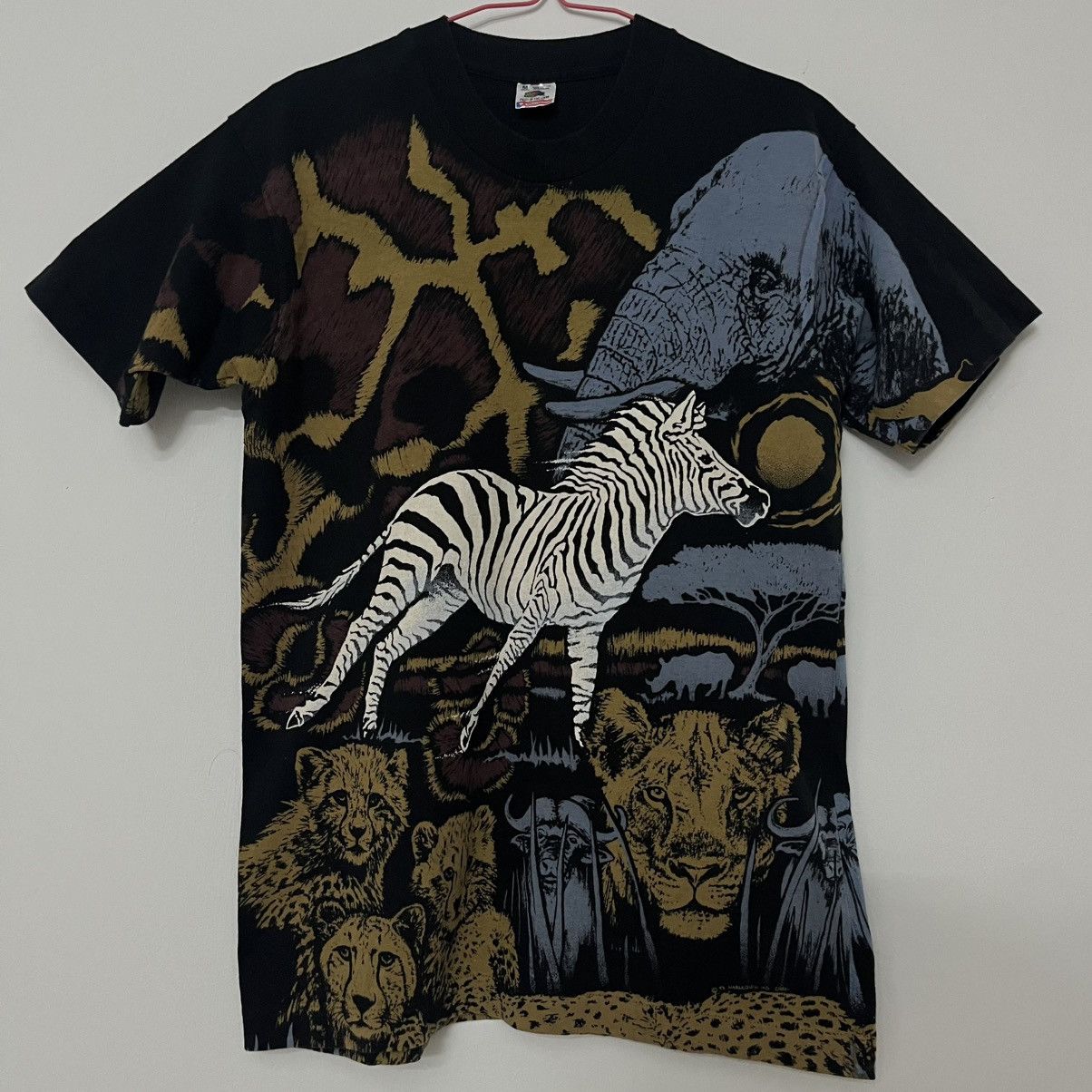 Fruit Of The Loom × Habitat × Vintage Vintage Harlequin 1993 AOP over print animal habitat Size M Size US M / EU 48-50 / 2 - 1 Thumbnail