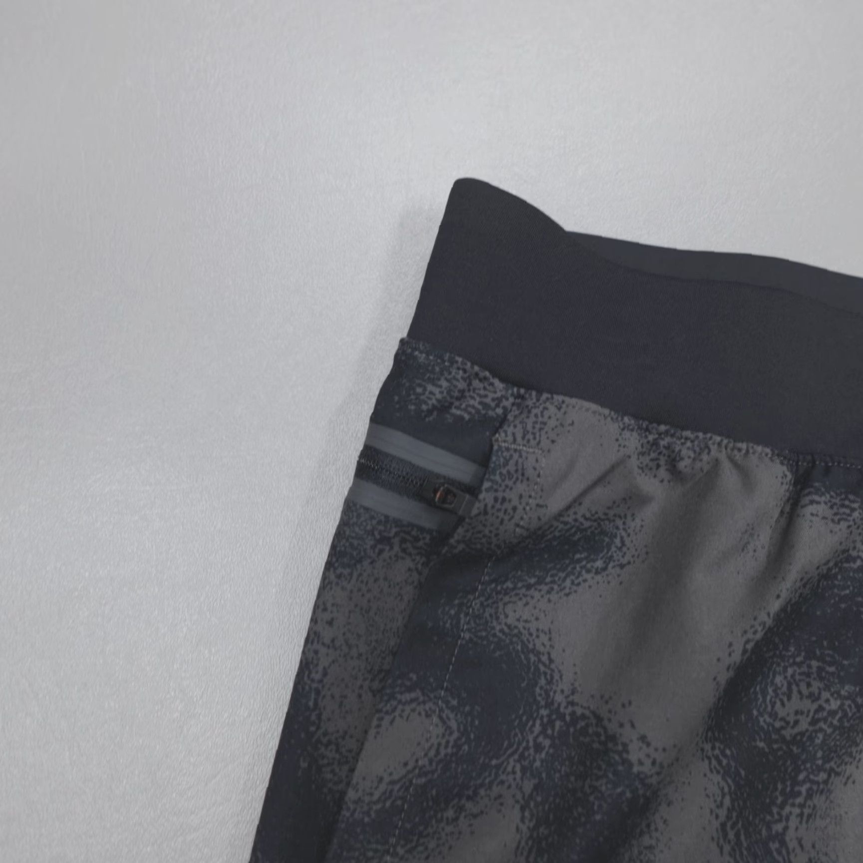 Under Armour Under Armour Unstoppable Joggers Pants Black Camo 4-way Stretch 1352027-010 Size L Mens Size US 33 - 2 Thumbnail