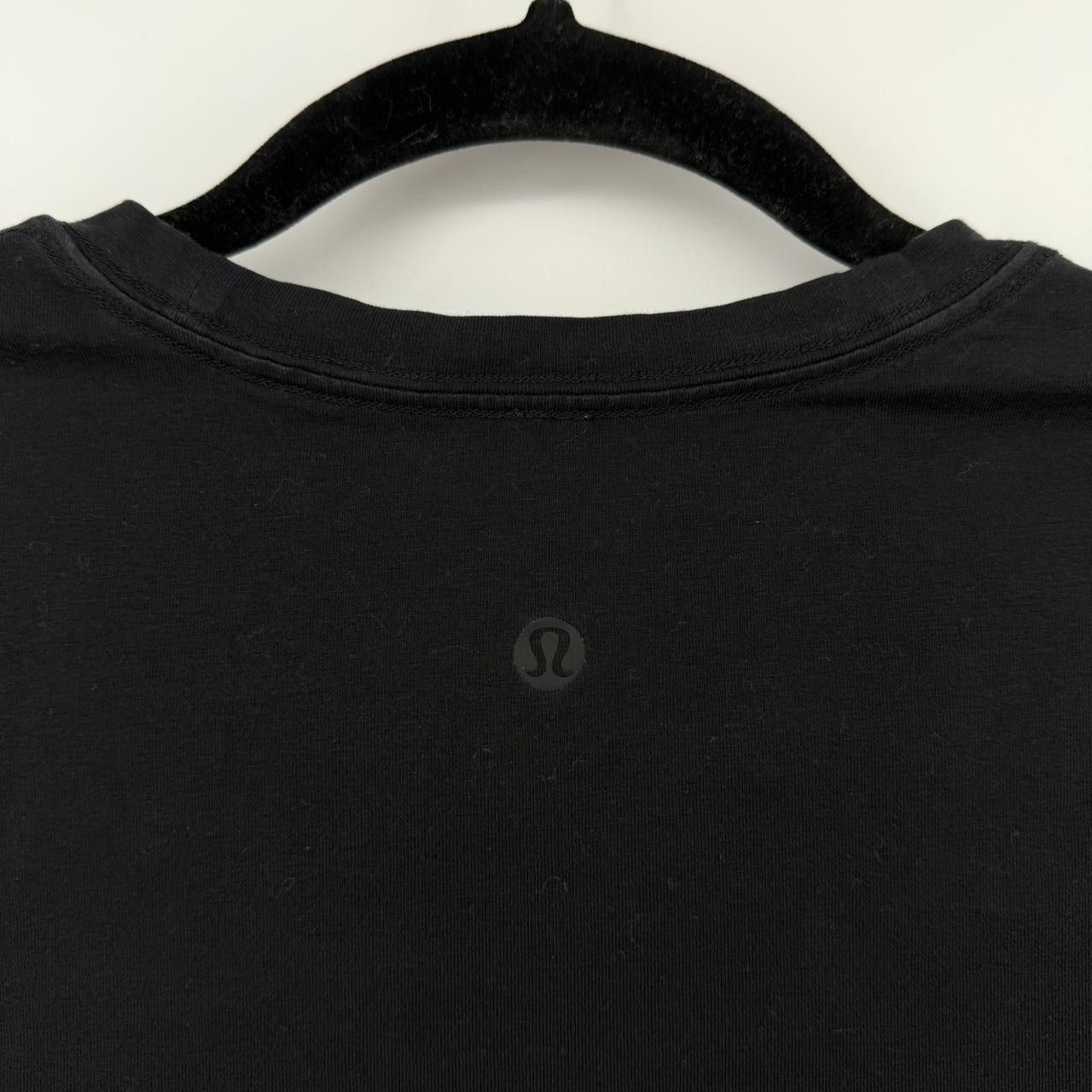 Lululemon Lululemon Women Black Long Sleeve Top Crew Neck Stretch Size S / US 4 / IT 40 - 2 Thumbnail