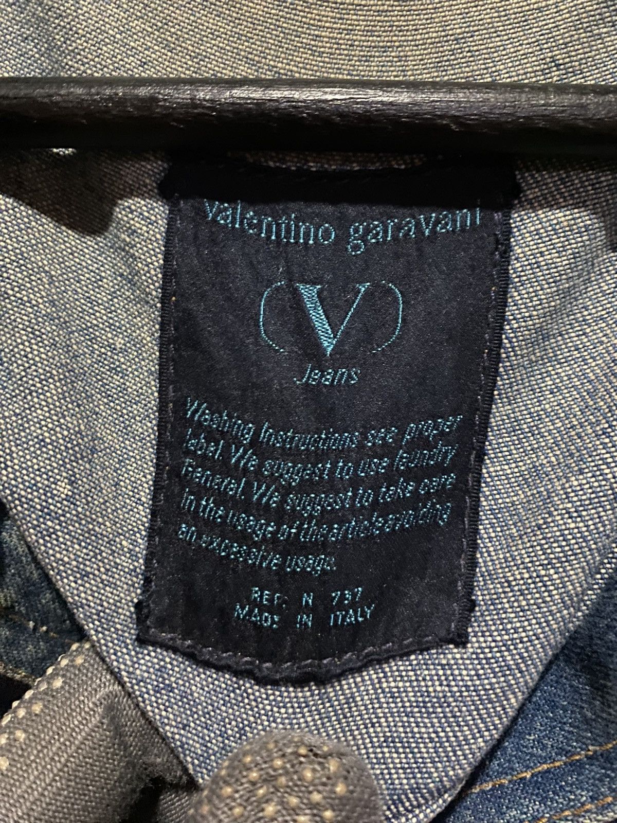 Vintage Vintage Valentino Garavani Jeans Denim Jacket Made in Italy Size US M / EU 48-50 / 2 - 9 Thumbnail