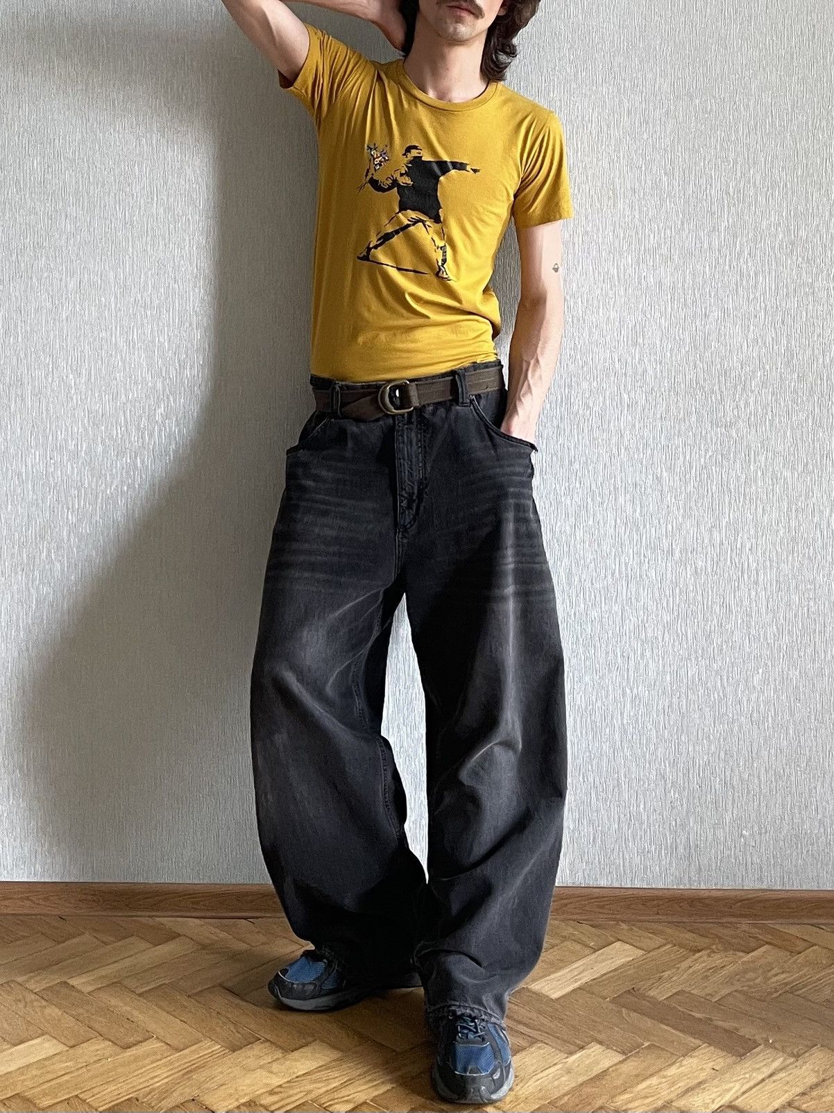 Other Banksy, Flower Thrower (2003) Slim Mustard T-Shirt Size US S / EU 44-46 / 1 - 6 Thumbnail