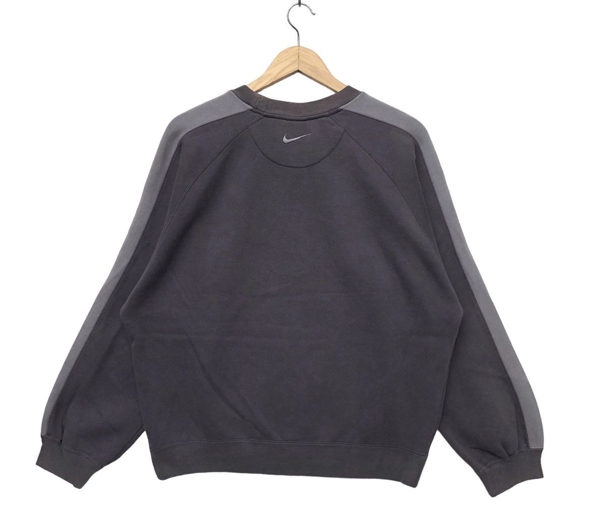Nike Vintage 90s Nike Big Logo Sweatshirt | Spell Out Embroidered Size US L / EU 52-54 / 3 - 7 Thumbnail