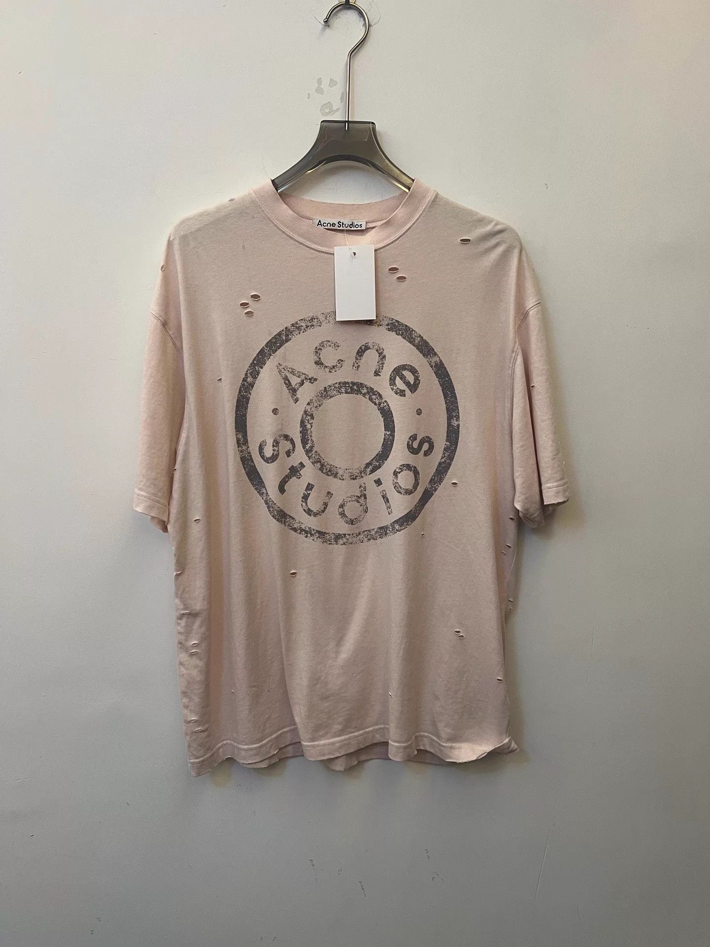 Acne Studios Acne Studios FW24 Oversize Ripped Logo Crew Tee Pale Pink M Size M / US 6-8 / IT 42-44 - 1 Thumbnail