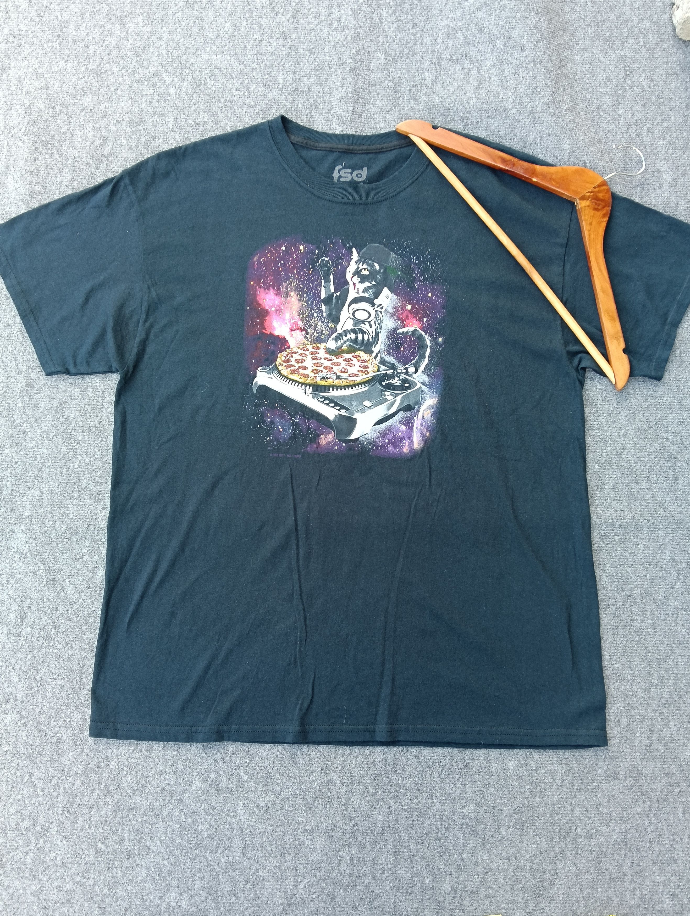 Vintage CAT AS A DEJAY BLACK FADED T-SHIRT. Size US XL / EU 56 / 4 - 1 Thumbnail