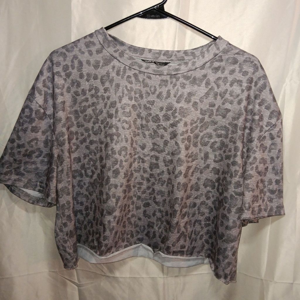 Shein Shein, gray leopard print top, cropped, womens M, euc Size L / US 10 / IT 46 - 1 Thumbnail