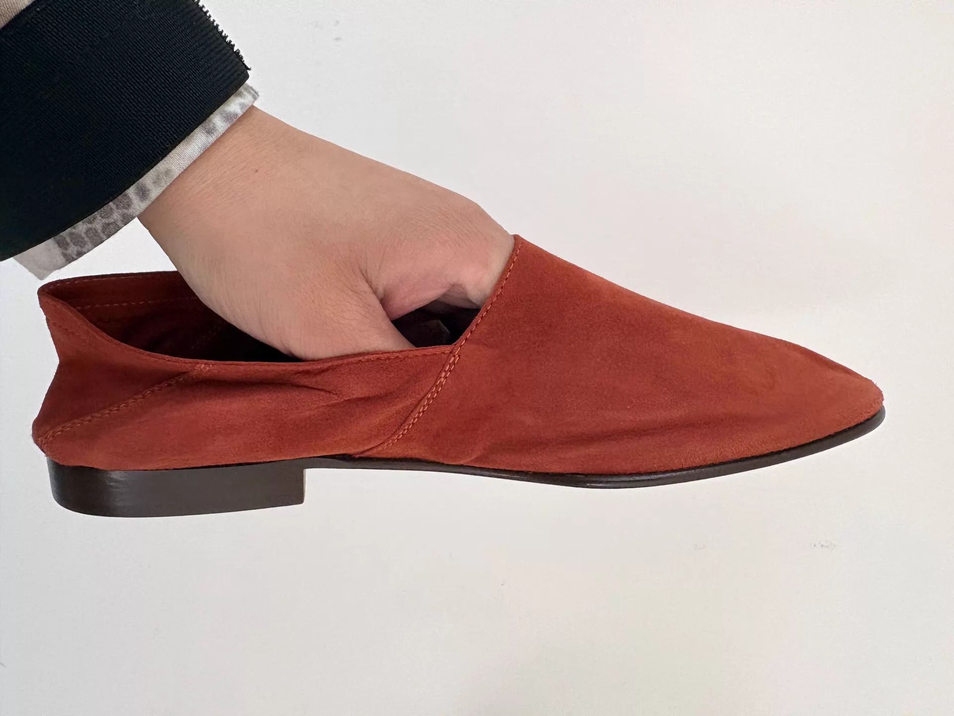 Mr. Junko Mr.Hare Men's Suede Pointed Toe Loafer 7 US Unworn Size US 7 / EU 40 - 1 Thumbnail
