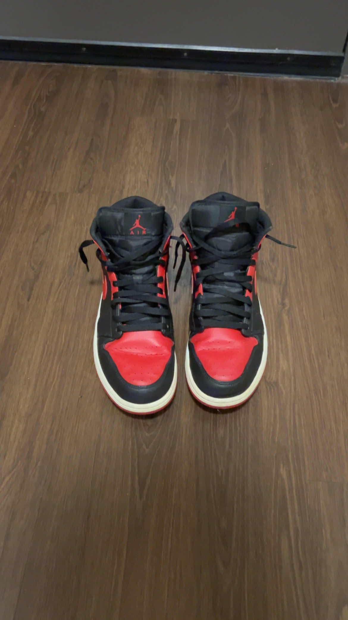 Jordan Brand jordan 1 mid banned Size US 11 / EU 44 - 1 Thumbnail