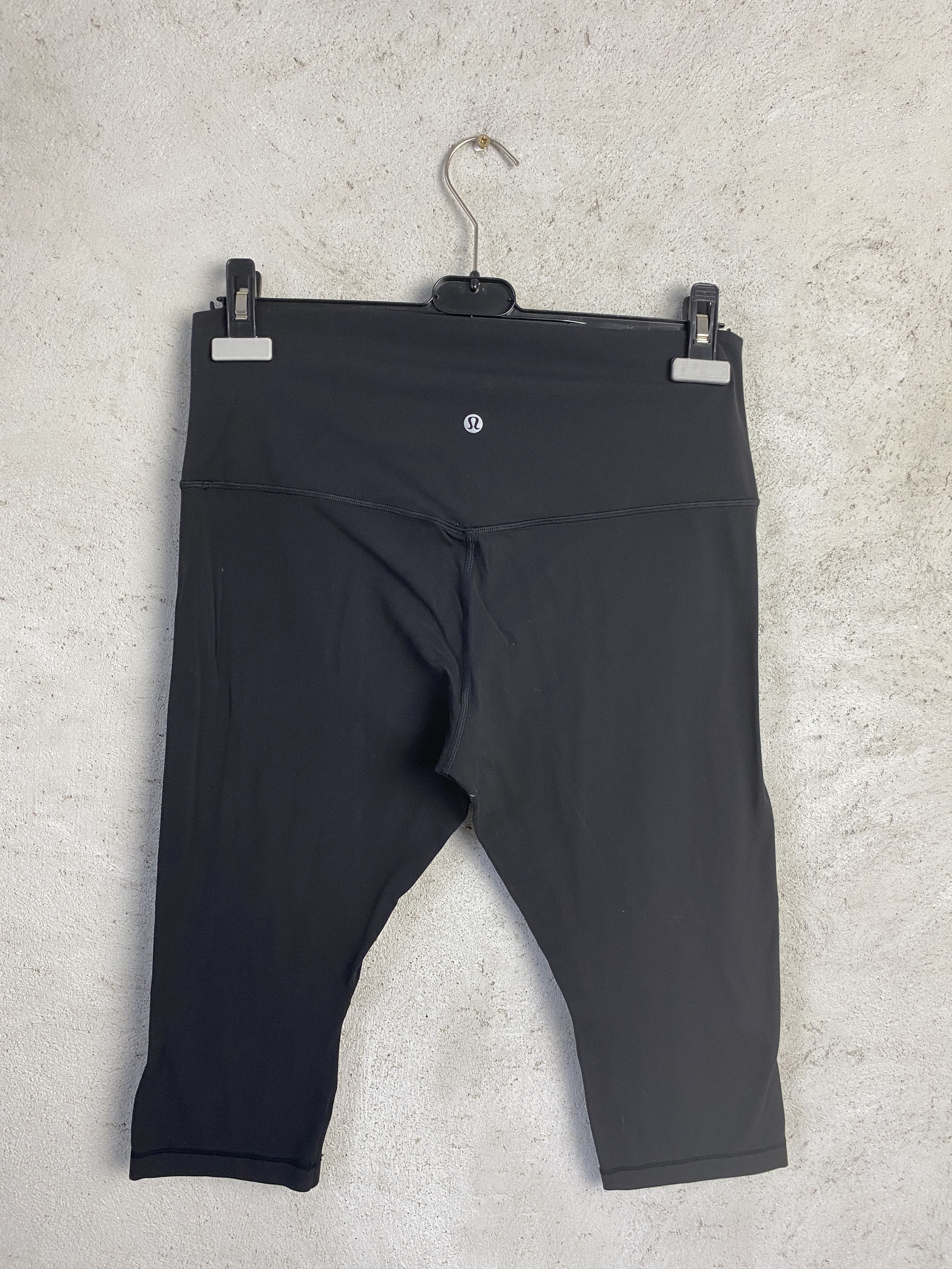 Lululemon Lululemon capri short leggings pilates yoga Size 34" / US 12 / IT 48 - 1 Thumbnail