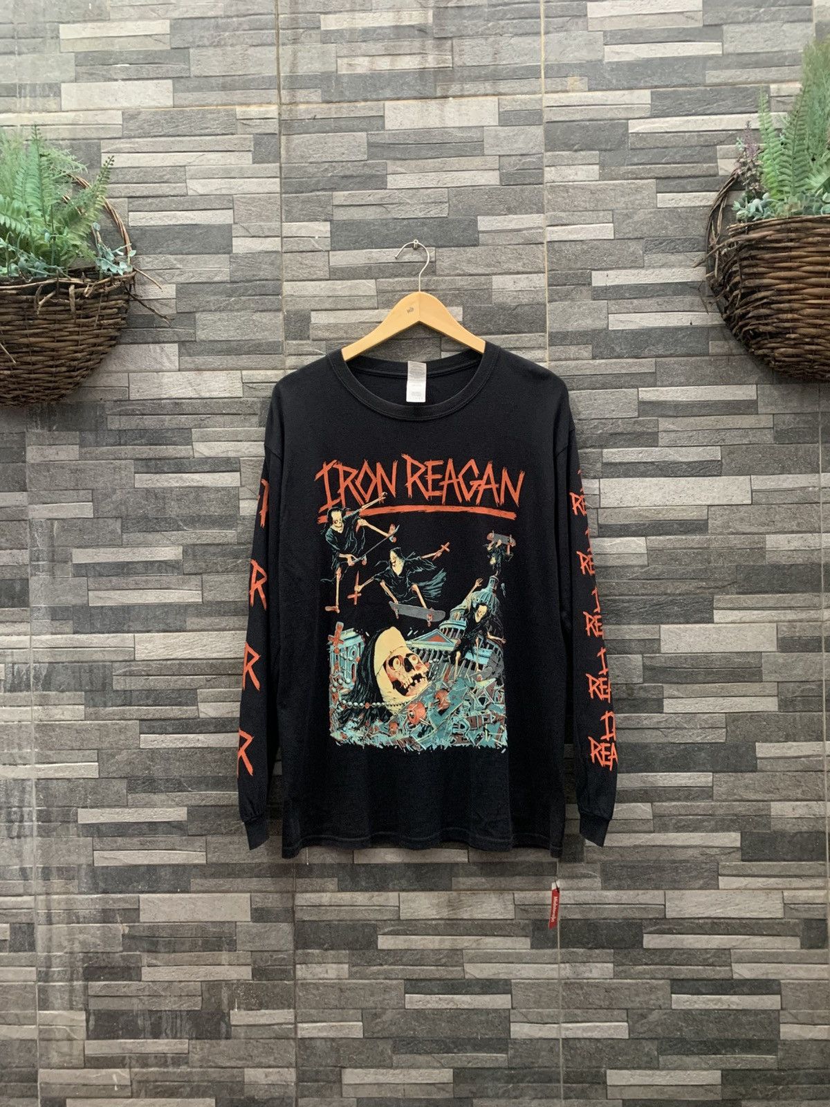 Band Tees IRON REAGAN Longsleeve Size US L / EU 52-54 / 3 - 8 Thumbnail