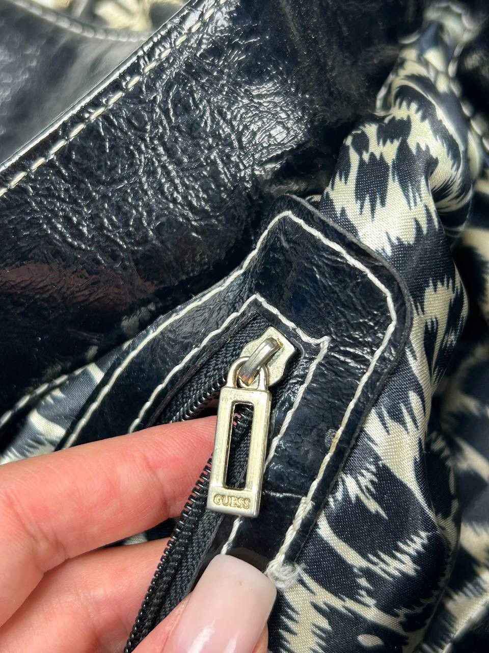 Guess Vintage Guess Leather Monogram Shoulder Bag Y2K Size ONE SIZE - 21 Thumbnail