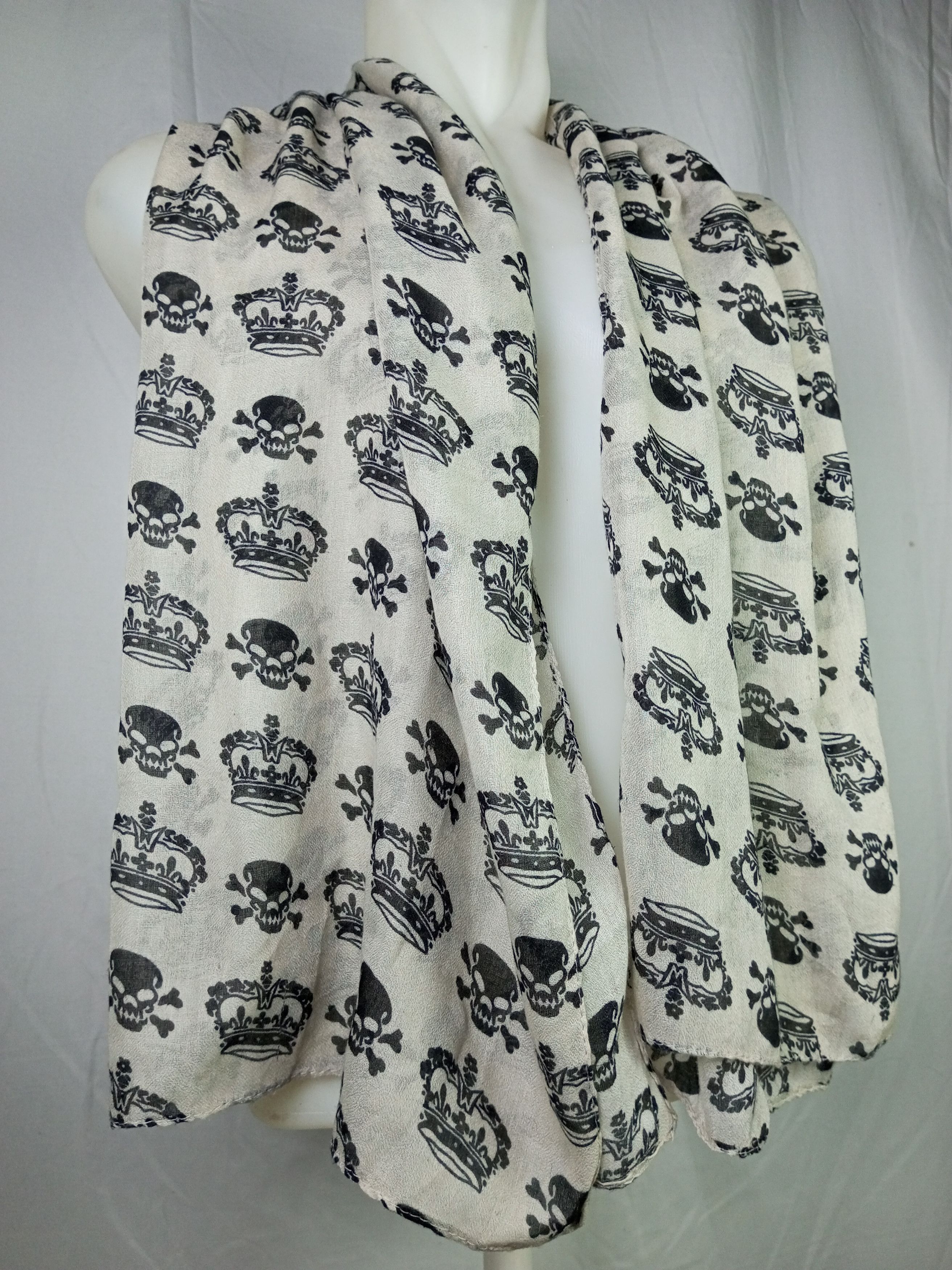 Japanese Brand Skulls & Crown Scarf Muffler Inspired By Alexander McQueen Size ONE SIZE - 4 Thumbnail