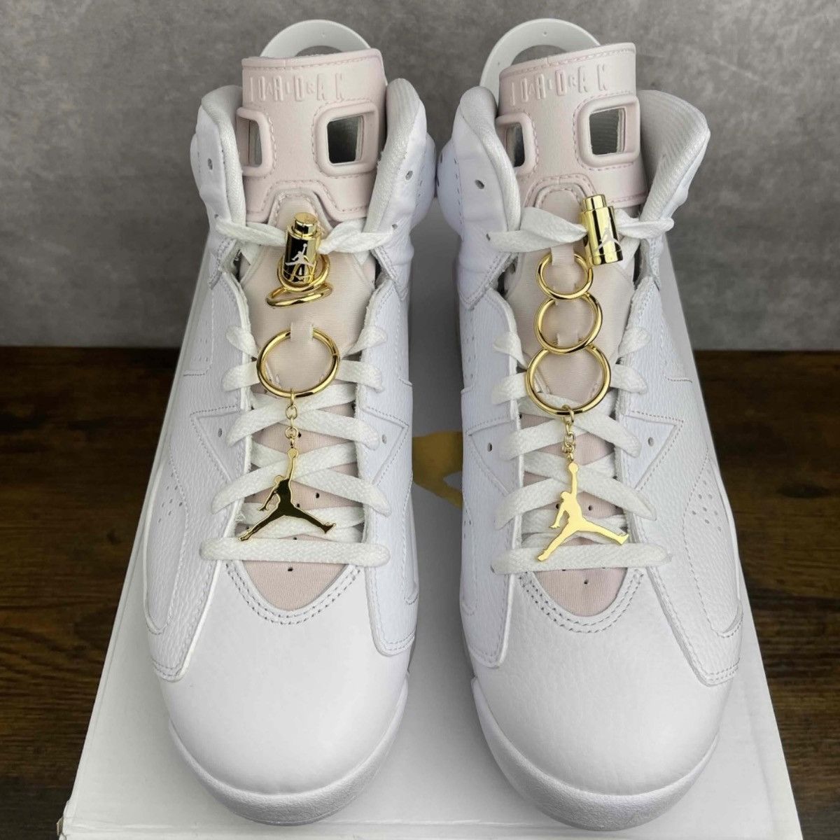 Jordan Brand Air Jordan 6 Retro Gold Hoops Size 12 W / 10.5M DH9696-100 Size US 12 / IT 42 - 6 Thumbnail