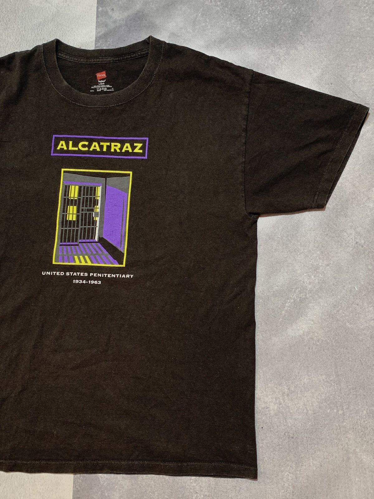 Vintage Vintage Y2K Alcatraz sun faded band tee big logo size L Size US L / EU 52-54 / 3 - 5 Thumbnail