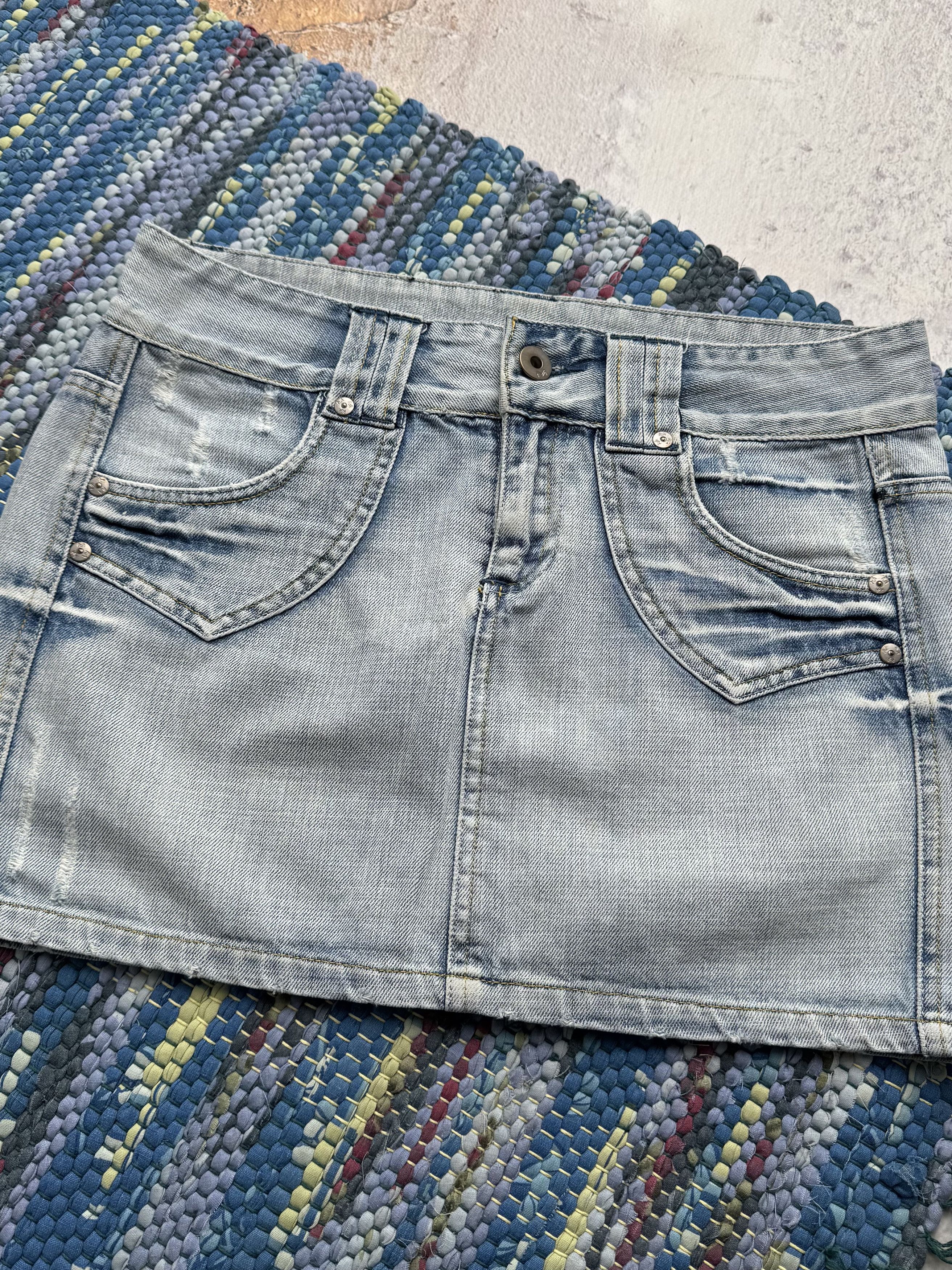 Vintage Vintage Mini Skirt Blue Low Rise Jean Skirt Y2K Faded Wash Size 30" / US 8 / IT 44 - 2 Thumbnail
