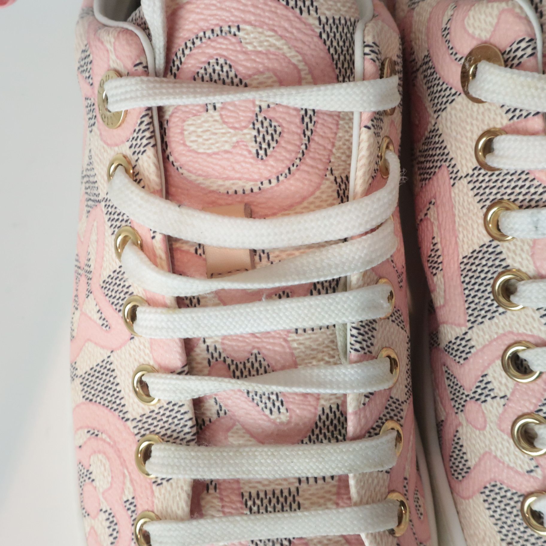 Louis Vuitton Louis Vuitton Tahitienne Pink Flower Sneakers Size US 9 / IT 39 - 22 Thumbnail