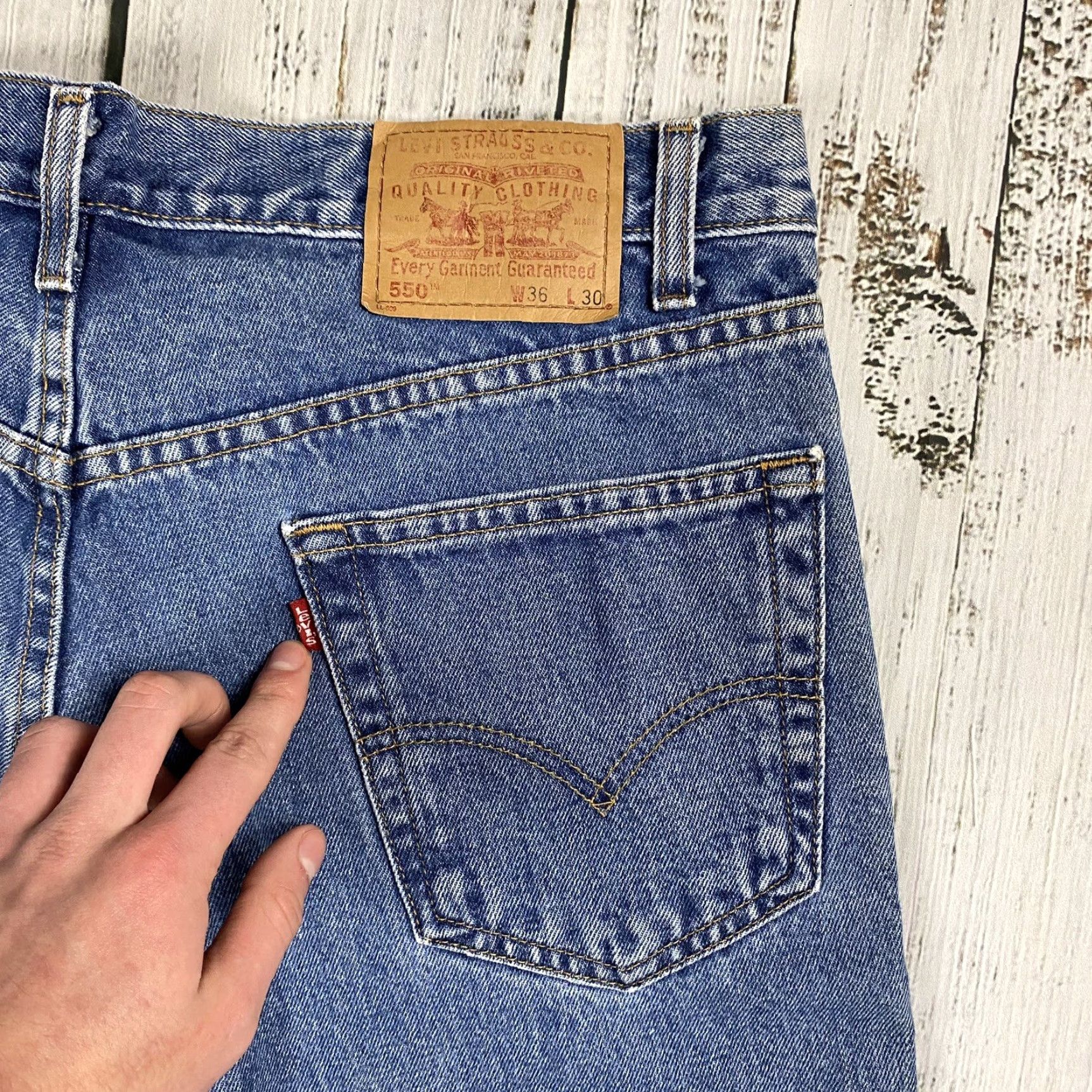 Levi's VINTAGE Levi's 550 Jeans Medium Wash Blue Relaxed Fit 36x30 90s Mens Size US 36 / EU 52 - 7 Thumbnail