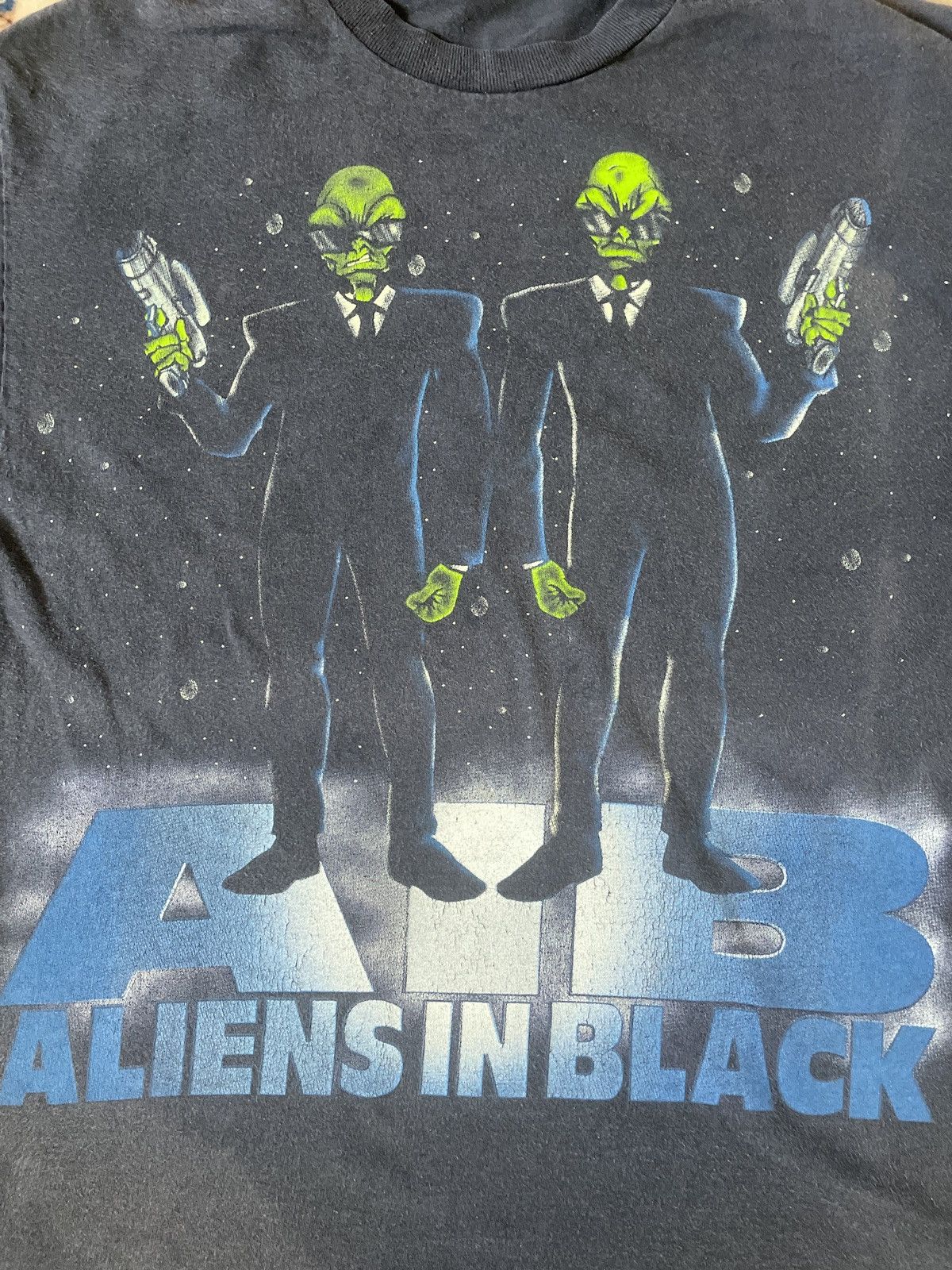 Vintage ALIENS IN BLACK GRAPHIC SHIRT Size US M / EU 48-50 / 2 - 6 Thumbnail
