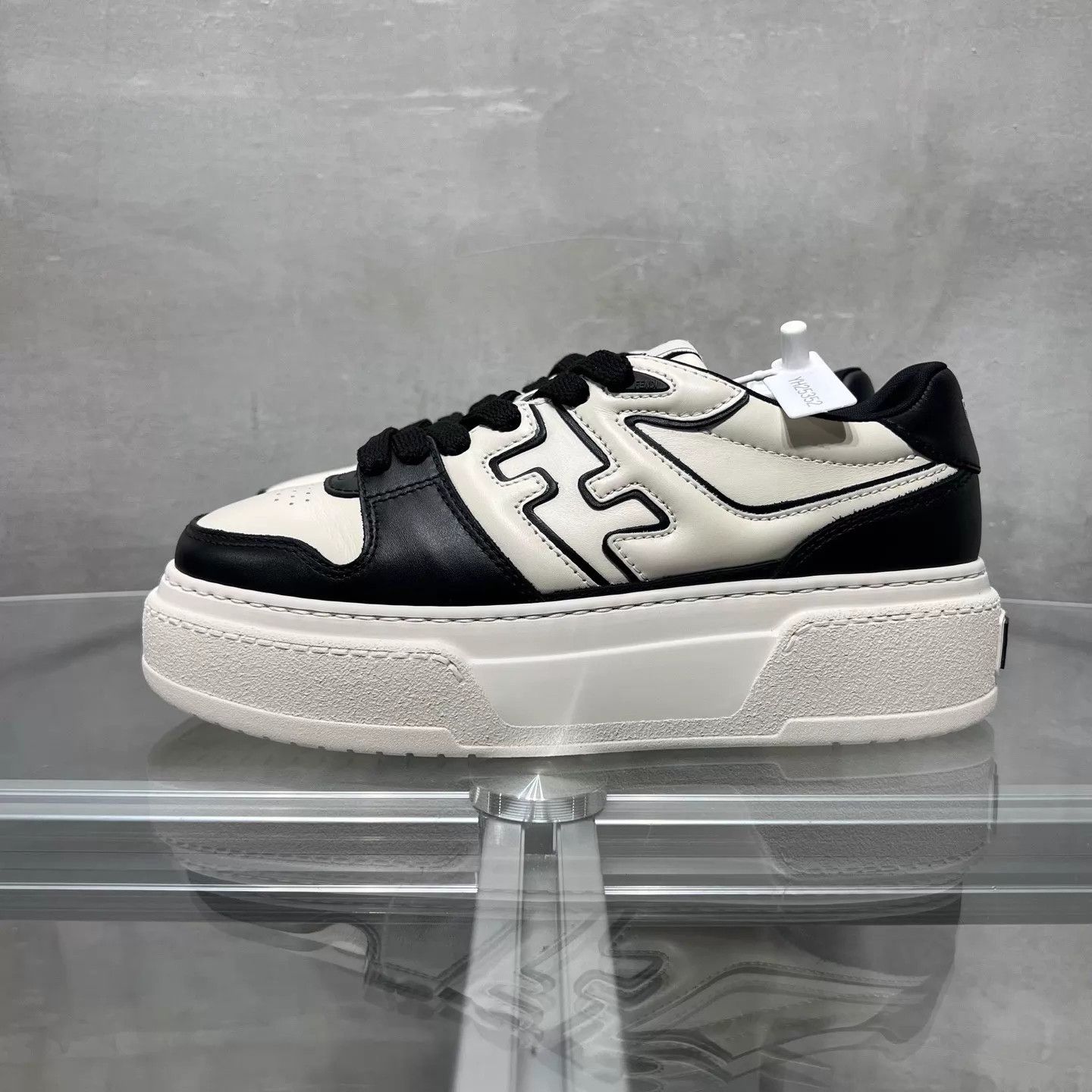Fendi Fendi Match Black & White Platform Sneakers Size 38 Size US 7.5 / IT 37.5 - 3 Thumbnail
