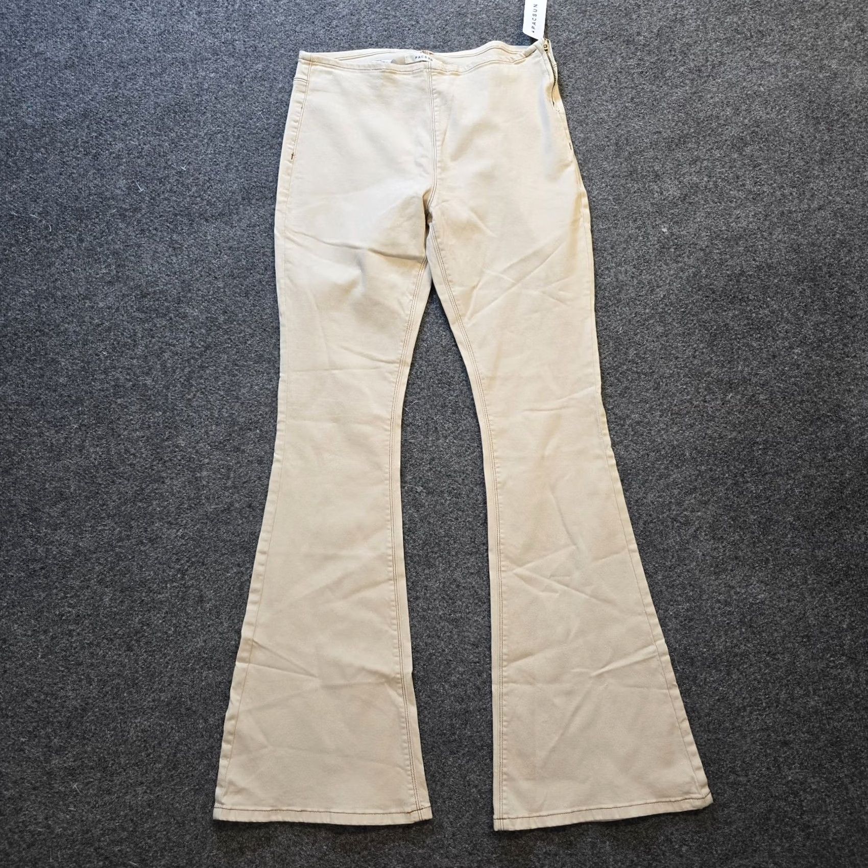 Pacsun Pacsun Jeans Womens Size 28 White Low Rise Flare Side Zip Stretch Skater Boho Womens Jeans Regular 28 White Flare Stretch Pacsun Side Zip Size 28" / US 6 / IT 42 - 2 Thumbnail
