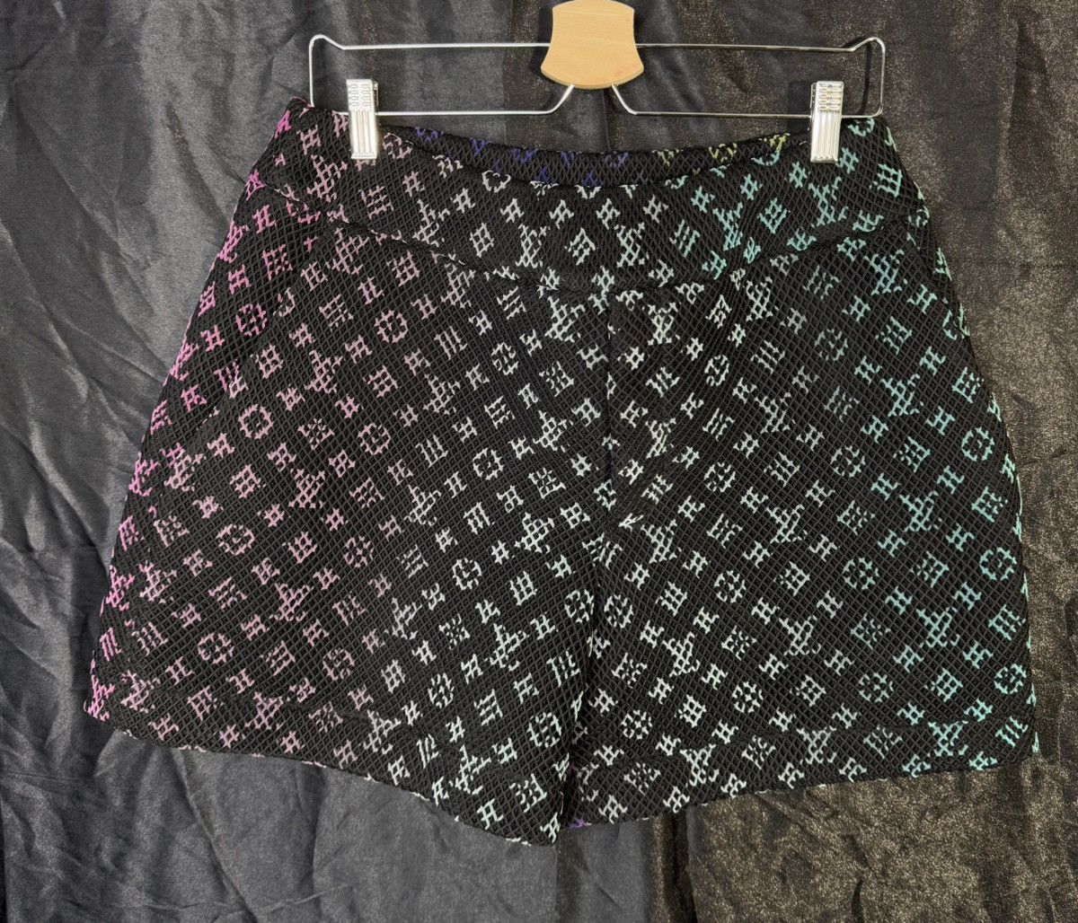 Louis Vuitton Louis Vuitton Multicolor Mesh Shorts Size US 40 / EU 56 - 1 Thumbnail