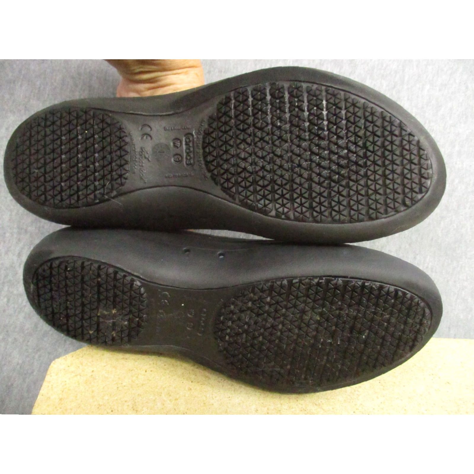 Crocs Crocs Flats Women's Ballet Flat Rubber Comfort Slip On Round Toe Black Shoes Size 6 US / 36 EU / 4 UK Size US 6 / IT 36 - 4 Thumbnail