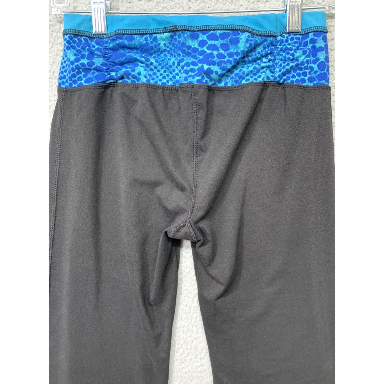 Bally Bally Athletic Pants Women’s Small Capri Yoga Black Blue 90% Polyester 10% Spandex Solid Pull On Capris Size Small Womens Size 28" / US 6 / IT 42 - 6 Thumbnail