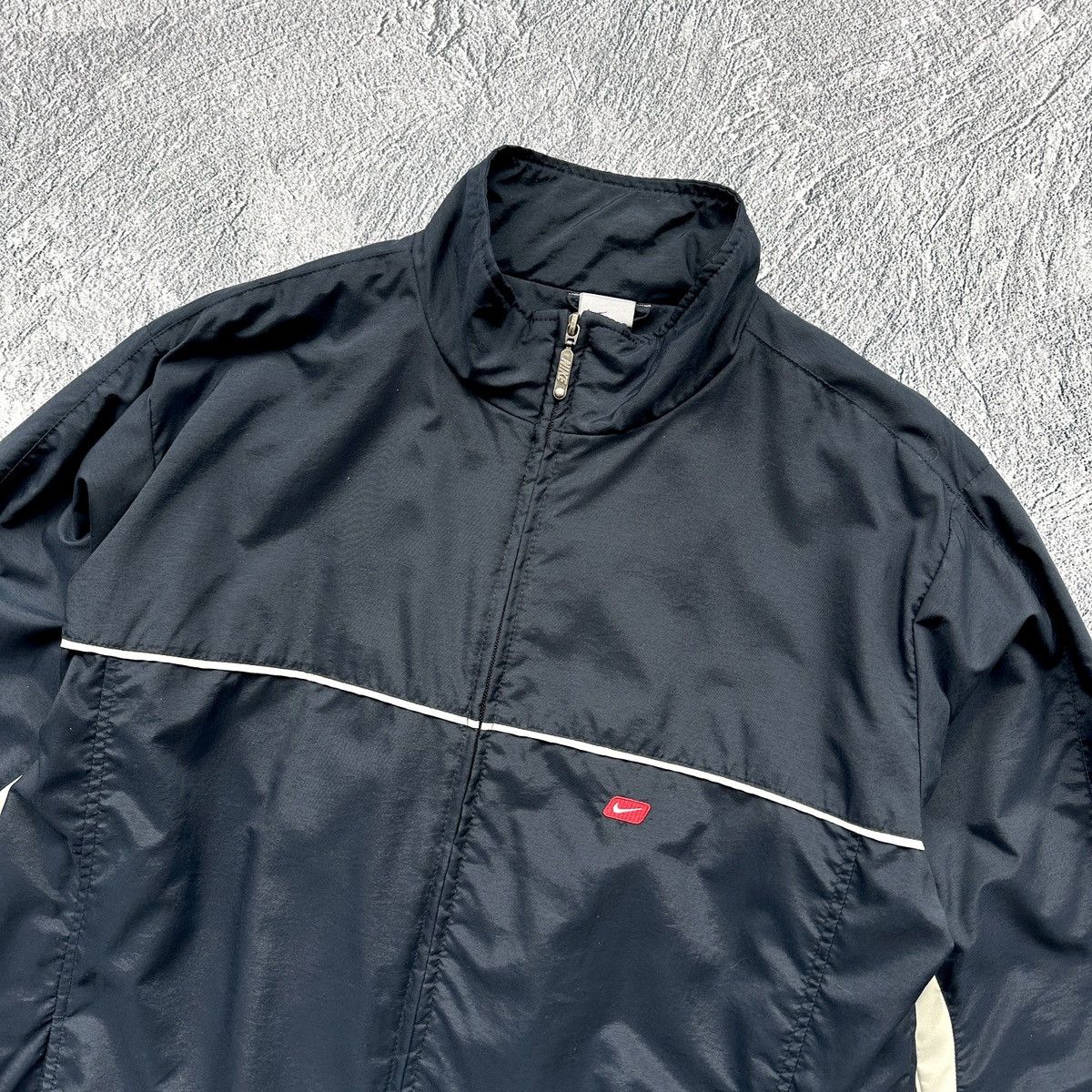 Nike Vintage Men’s Nike Nylon Light Jacket Full Zip Dark Blue Size US M / EU 48-50 / 2 - 5 Thumbnail