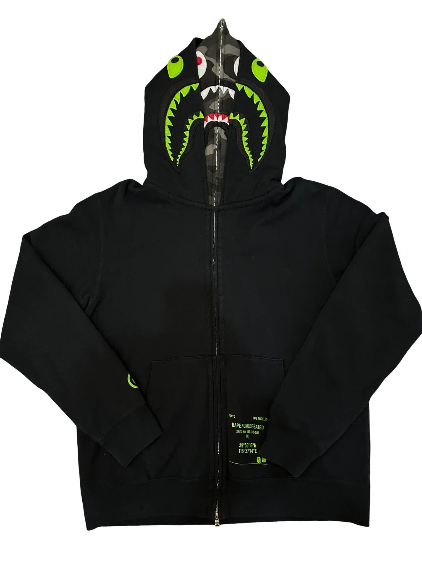 Bape A Bathing Ape x Undefeated Shark Hoodie Size XL Size US XL / EU 56 / 4 - 1 Thumbnail