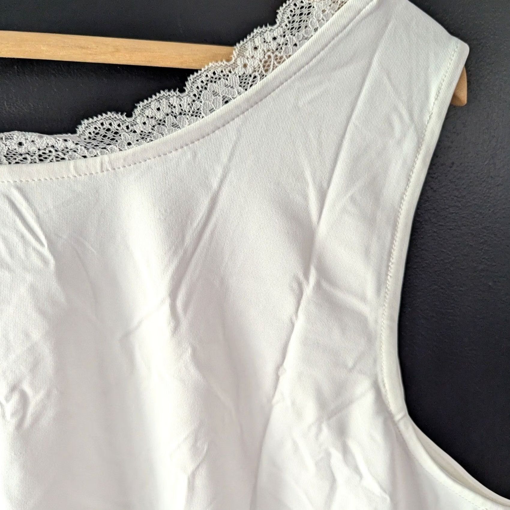 Vintage Susan Graver Essentials Camisole Tank Top Womens 2X Lace Trim V-Neck White Plus Size Tank Top Womens 2X Size XXL / US 16-18 / IT 52-54 - 4 Thumbnail