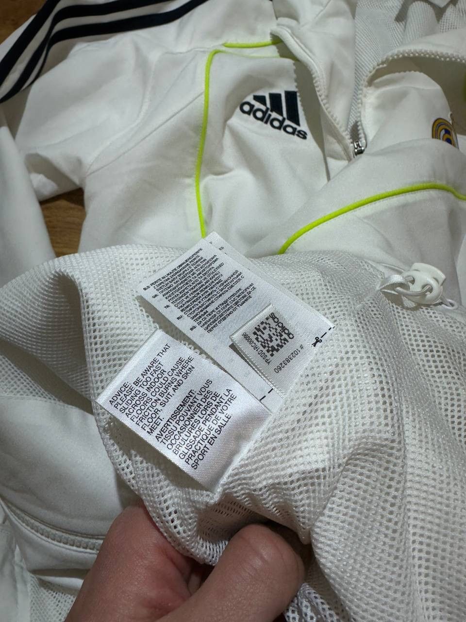 Vintage Vintage Adidas Real Madrid Tracksuit 2010/2011 Nylon Footbal Size US M / EU 48-50 / 2 - 6 Thumbnail