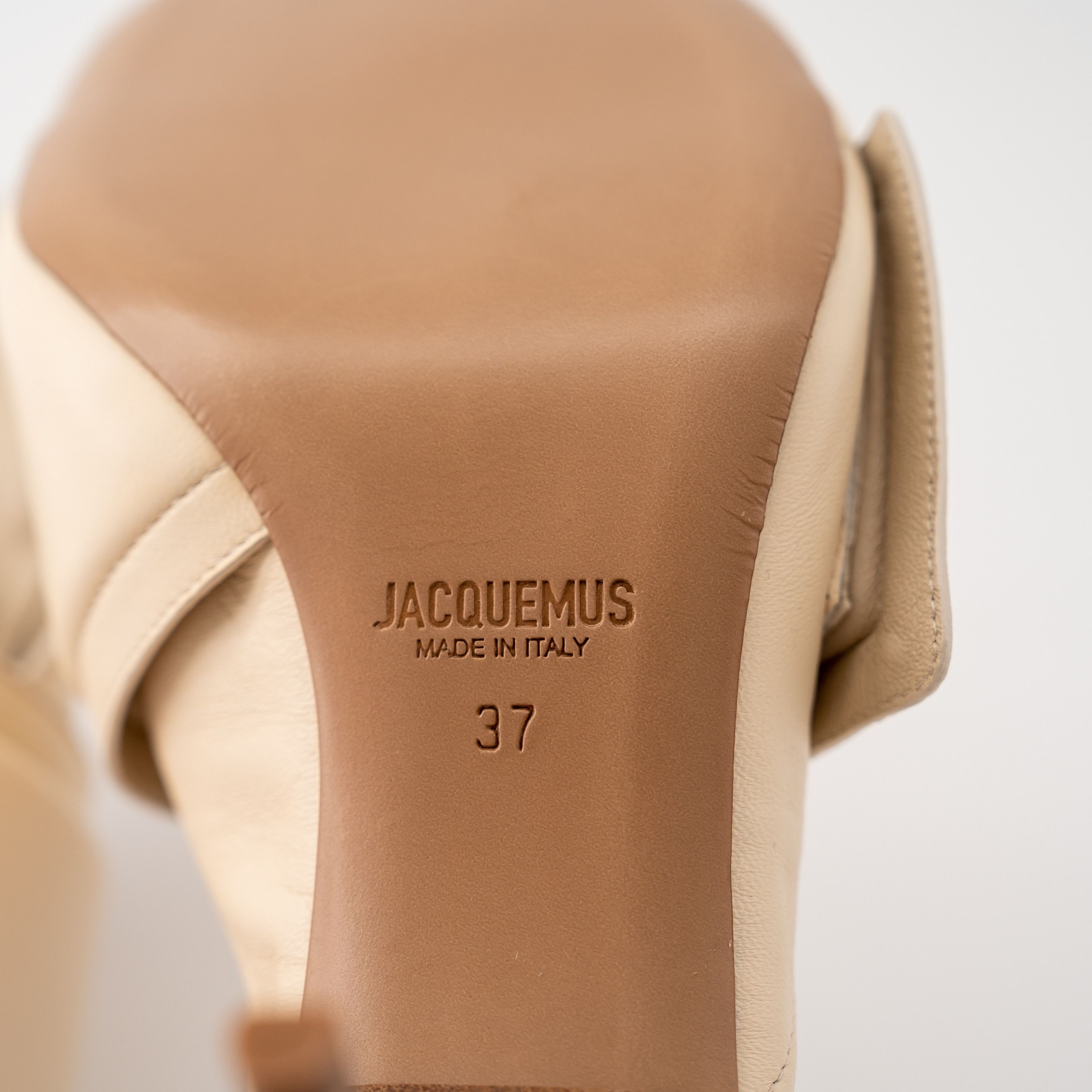 Jacquemus 37 7US Jacquemus Leather Les Mules Padded Leather Cream Size US 7 / IT 37 - 6 Thumbnail