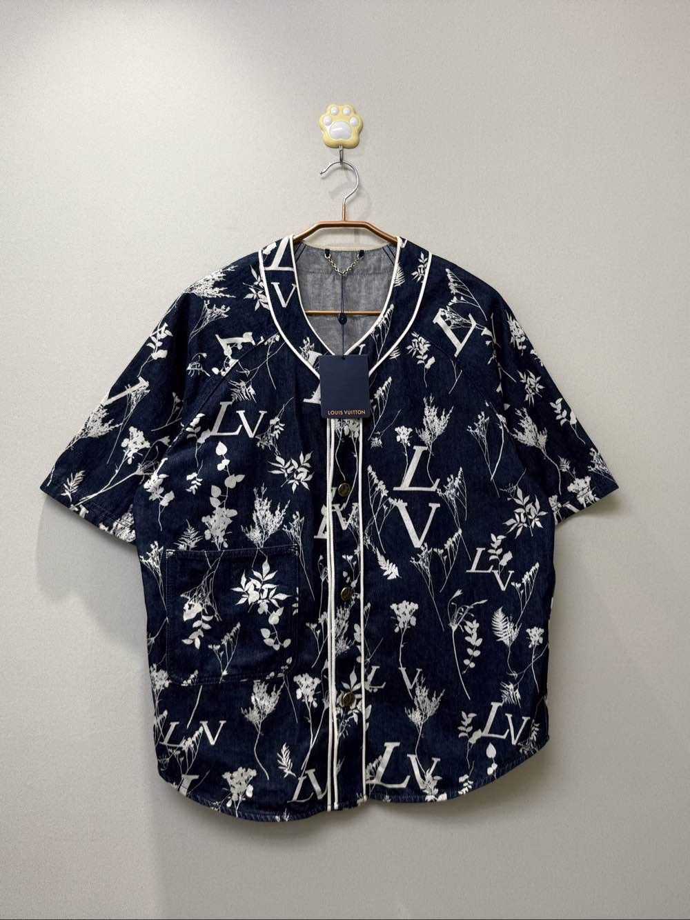 Louis Vuitton Louis Vuitton Floral Denim Button Up Shirt Size XL Size US XL / EU 56 / 4 - 1 Thumbnail