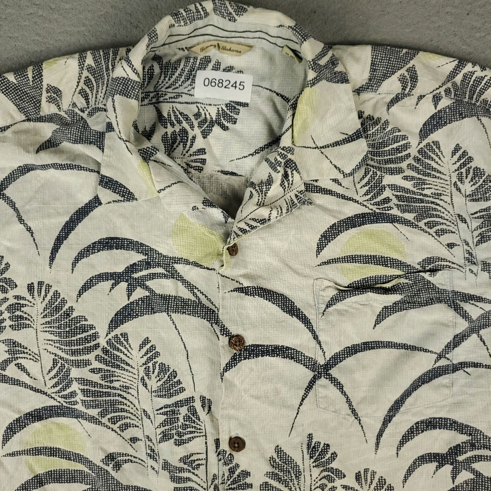 Tommy Bahama Tommy Bahama Shirt Mens Large Gray Silk Hawaiian Button Up Size US L / EU 52-54 / 3 - 2 Thumbnail