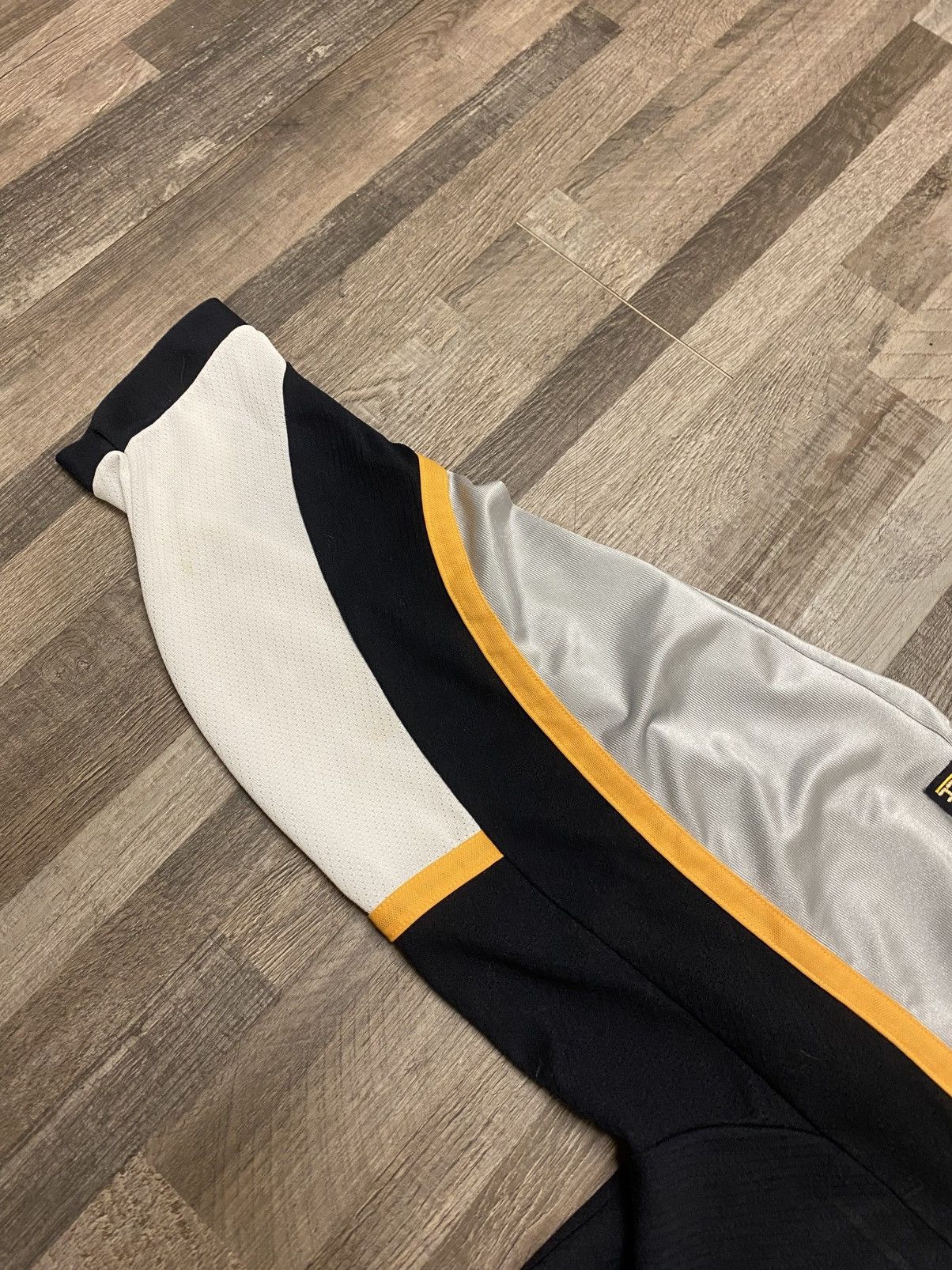NHL Vintage CCM Nashville Predators Jersey NHL Made in Canada Size US L / EU 52-54 / 3 - 8 Thumbnail