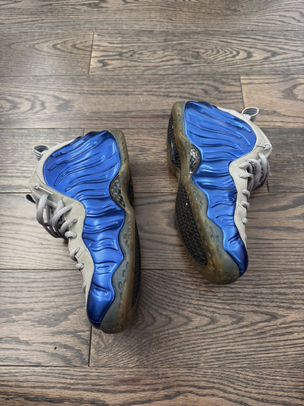 Nike Mens nike foamposite shoes Size US 9 / EU 42 - 3 Thumbnail