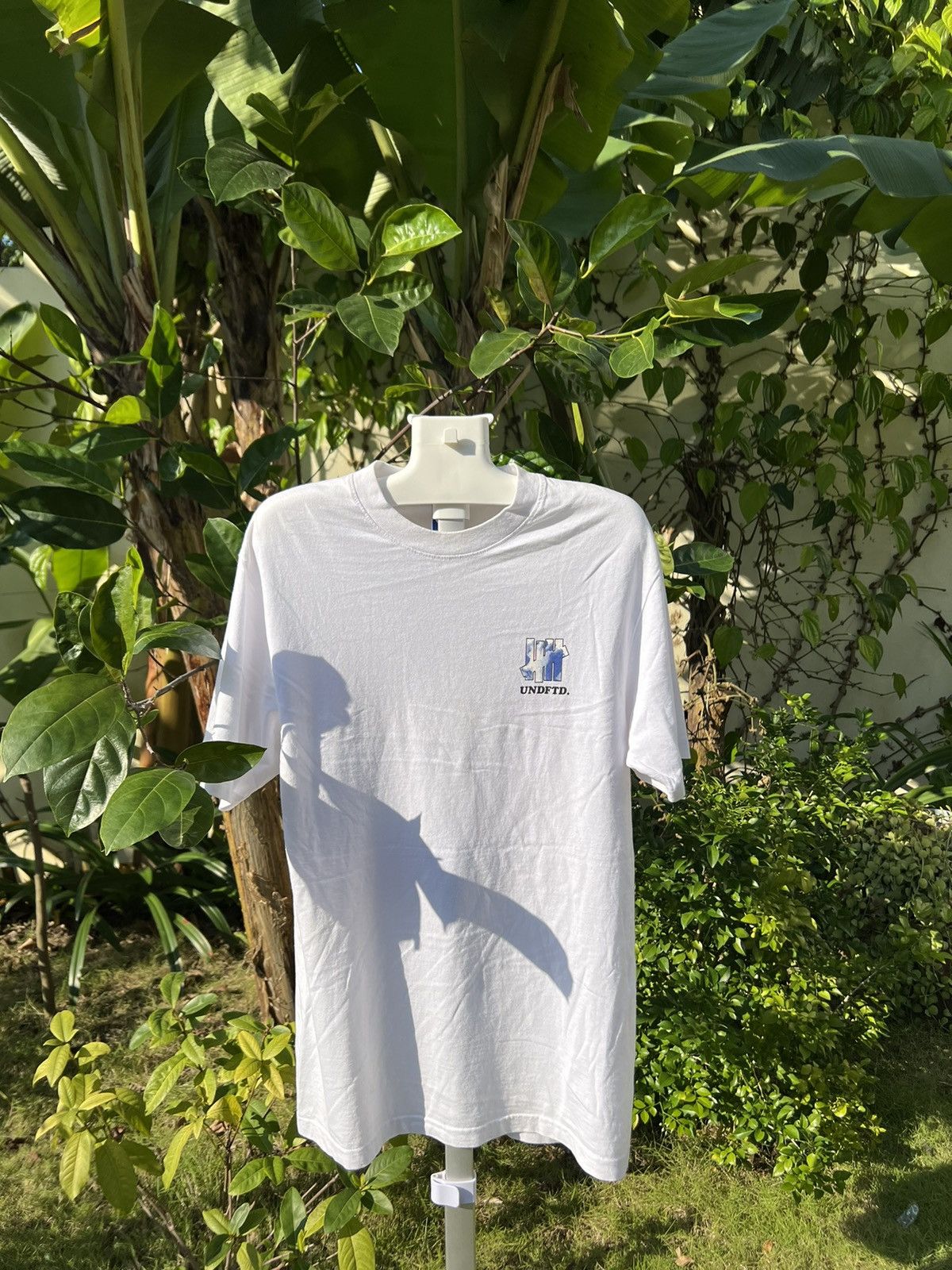 Undefeated × Vintage UNDEFEATED SPORTS EQUIPMENT Y2K BIG LOGO TEE Size US S / EU 44-46 / 1 - 2 Thumbnail
