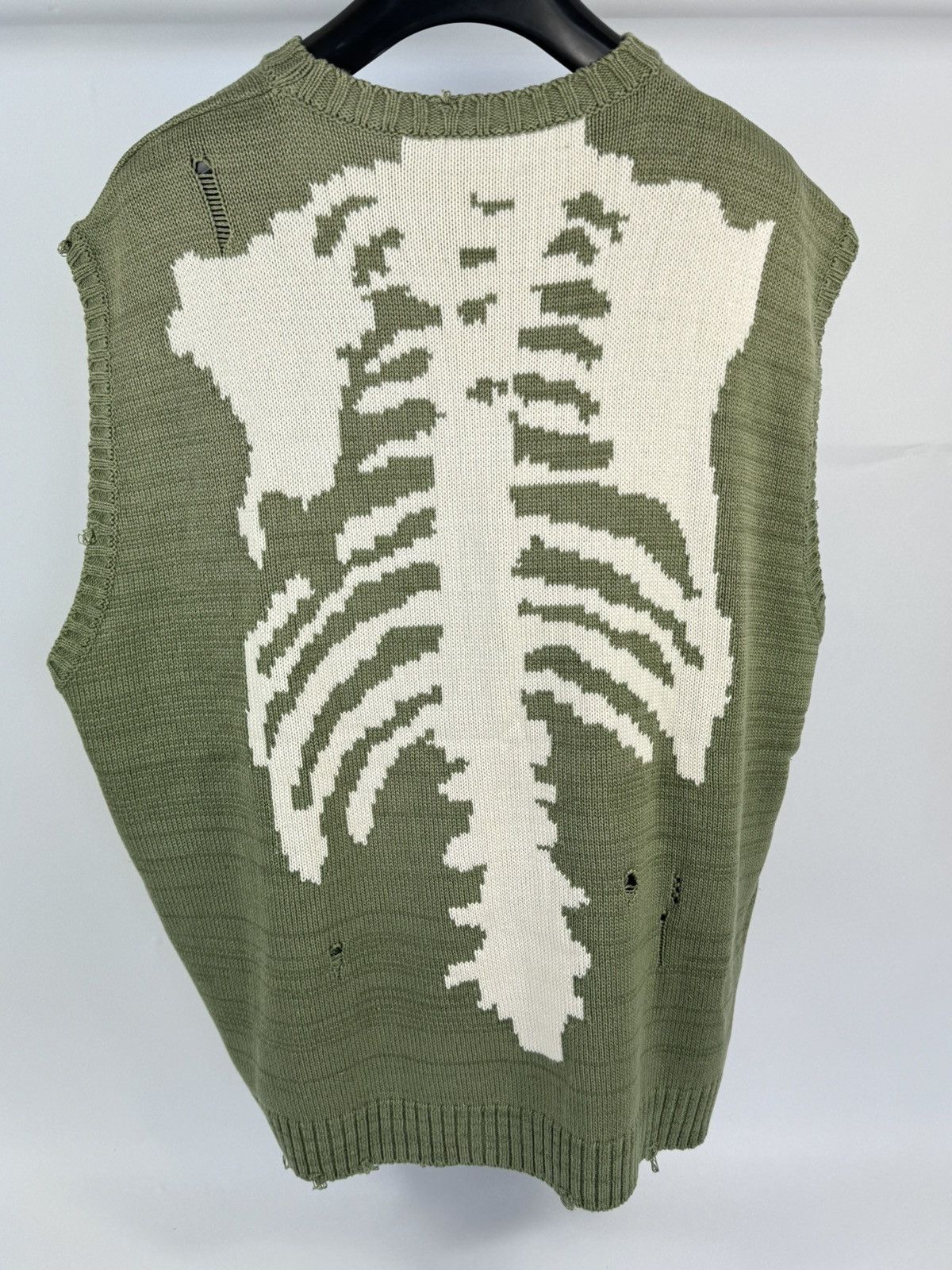 DISTRESSED X-RAY PRINH KNIT VEST TABK TOP
