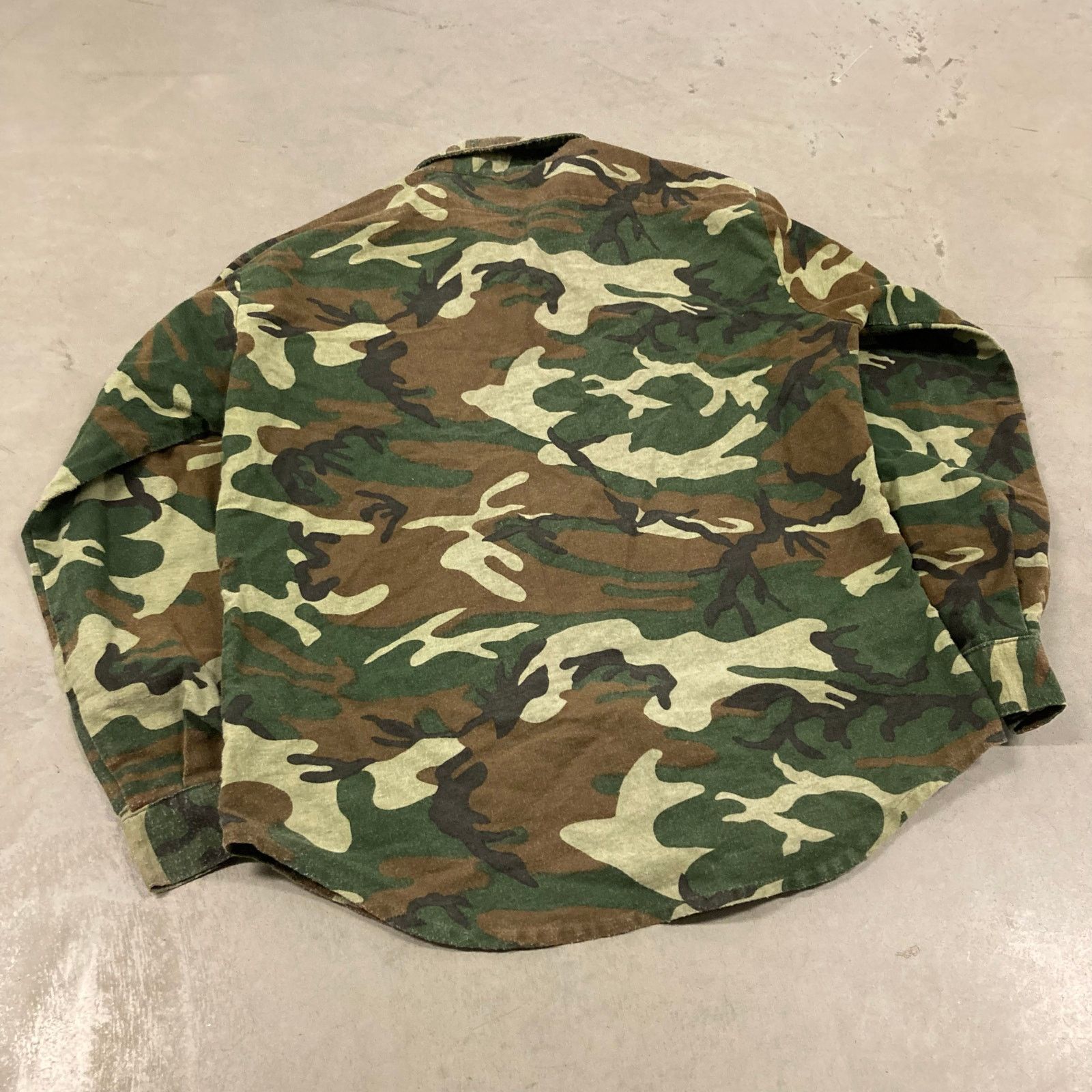Vintage Y2K camo button up flannel T-Shirt Size US L / EU 52-54 / 3 - 5 Thumbnail