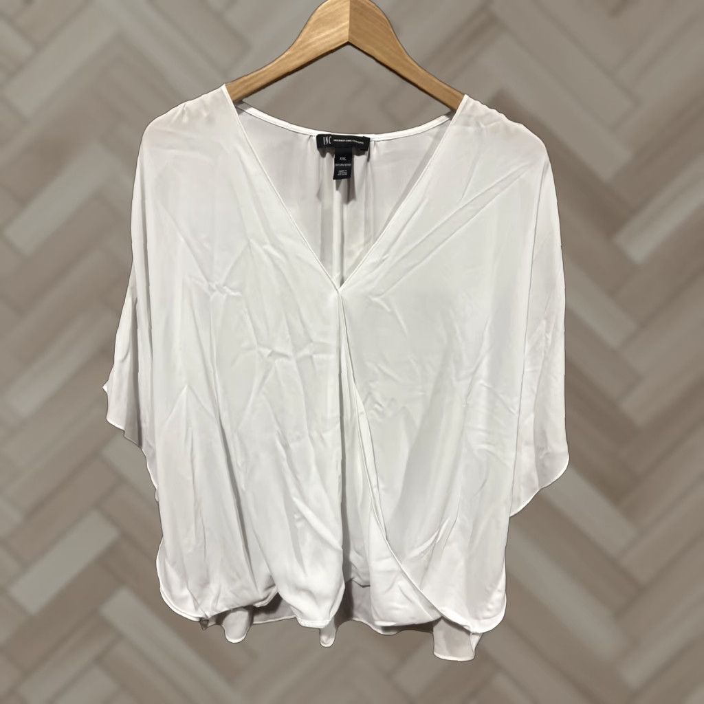Vintage VINTAGE INC International Concepts Blouse Shirt Womens 2X White Sleeveless V-Neck Pullover Geometric Pattern Casual Business Travel Easy Care Size XXL / US 16-18 / IT 52-54 - 1 Thumbnail