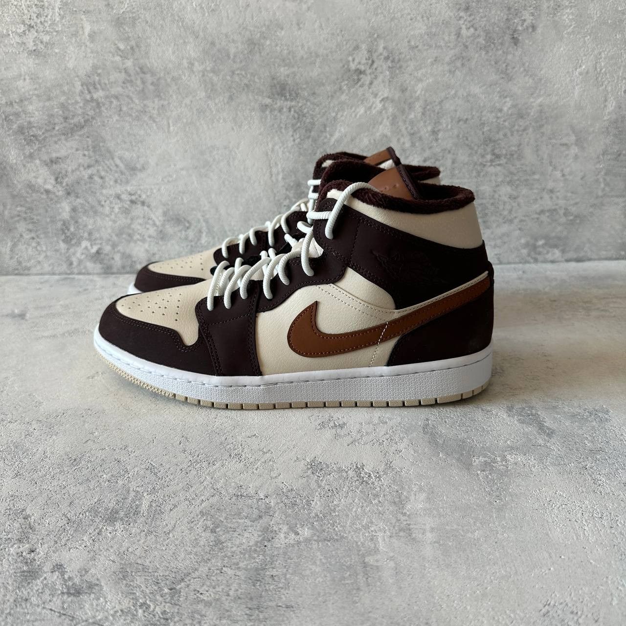 Jordan Brand Air Jordan 1 Mid "Cream Dark Chocolate" Size 44 DO6699-200 Size US 11.5 / IT 41.5 - 4 Thumbnail